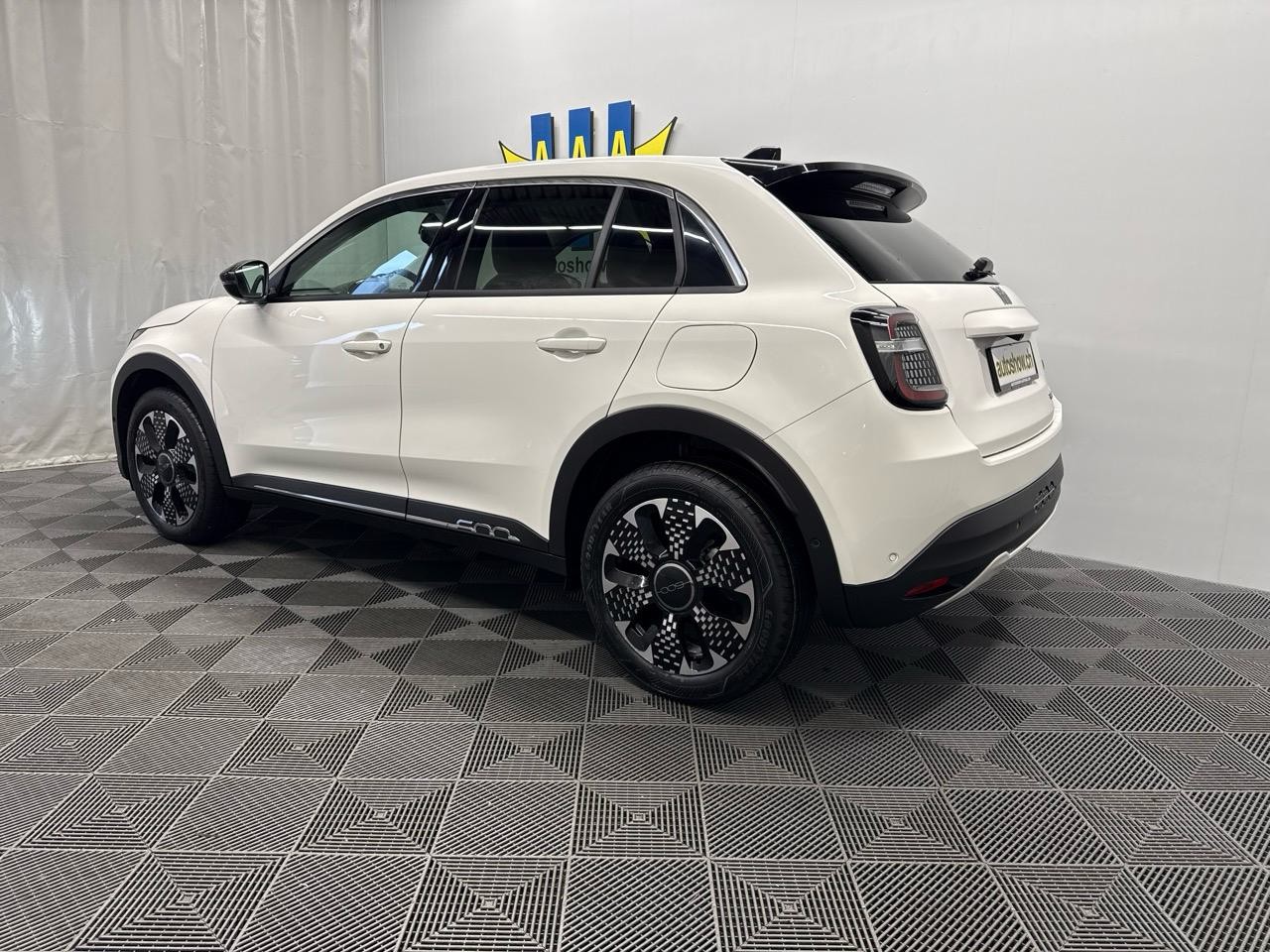 FIAT 600h MildHybrid La Prima-showroom-element-1