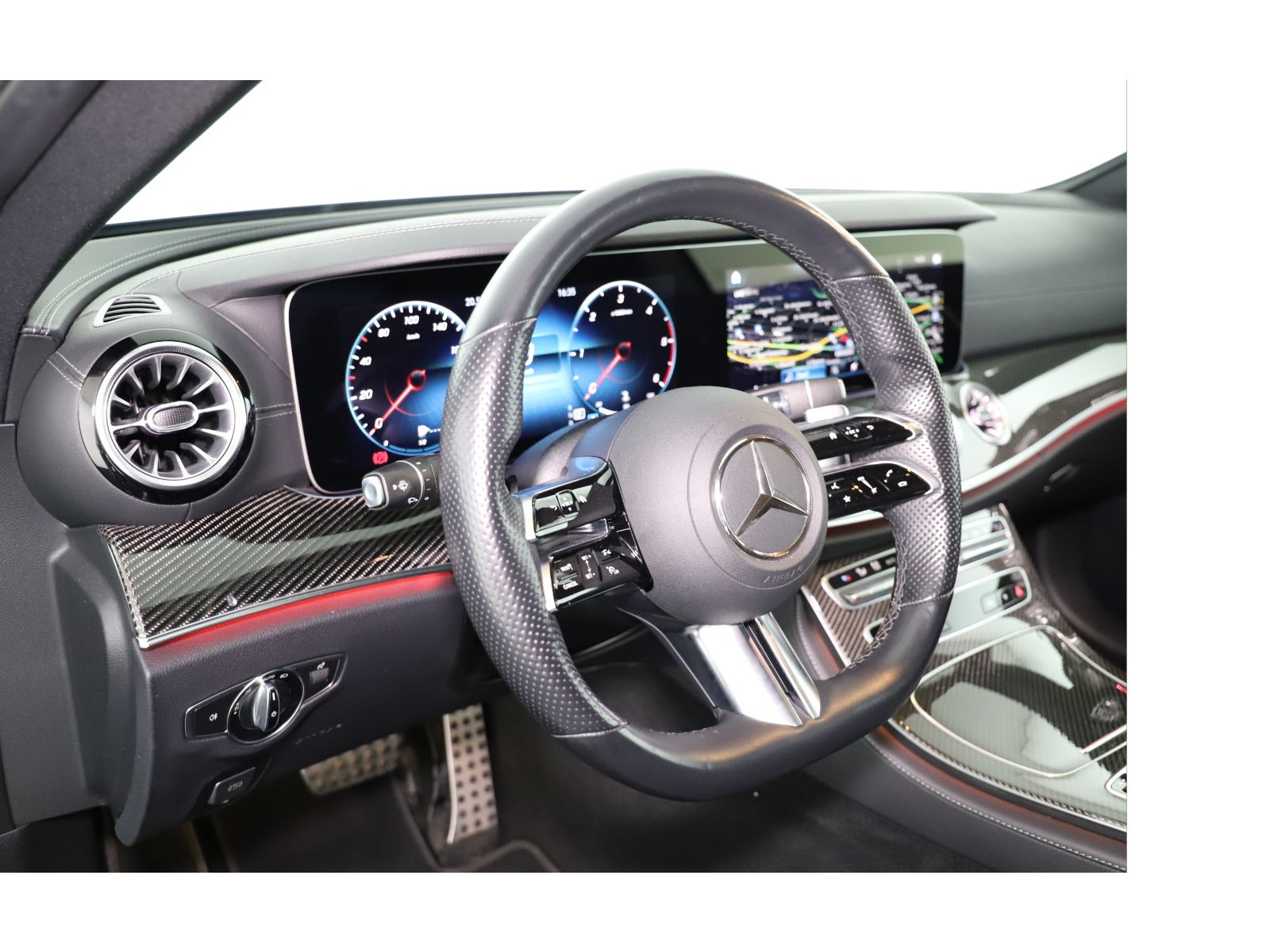 MERCEDES-BENZ E 400d Coupé 4M AMG Line-image-9
