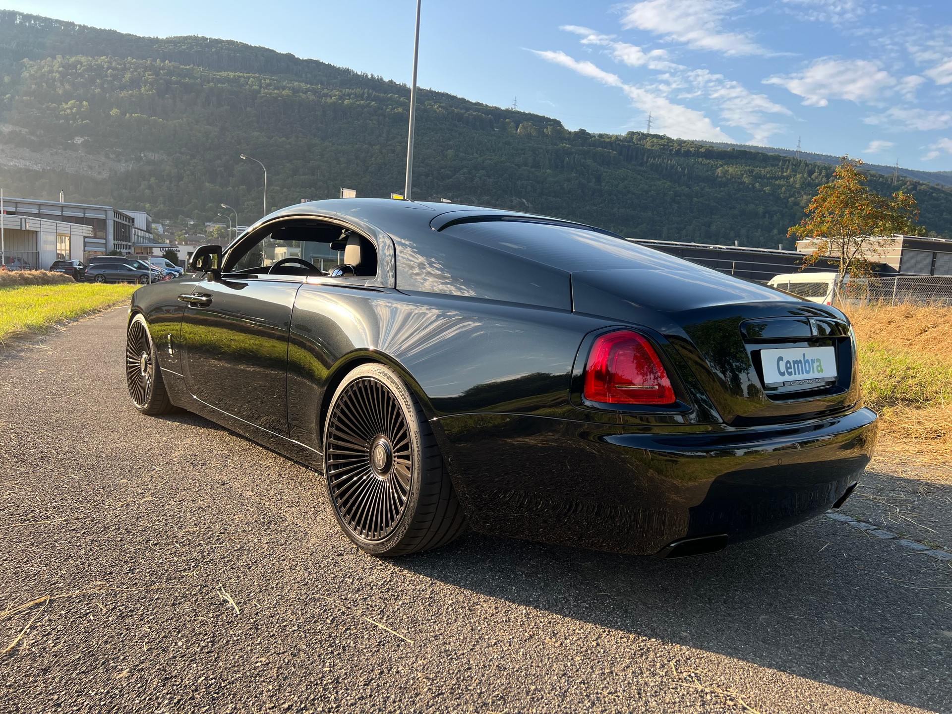 ROLLS-ROYCE "BLACK IS BEAUTY" WRAITH COUPE 6.6 V12 "BLACK BADGE OPTIC" CH WAGEN. AB MFK + AB SERVICE. MIT 632 PS.-image-8