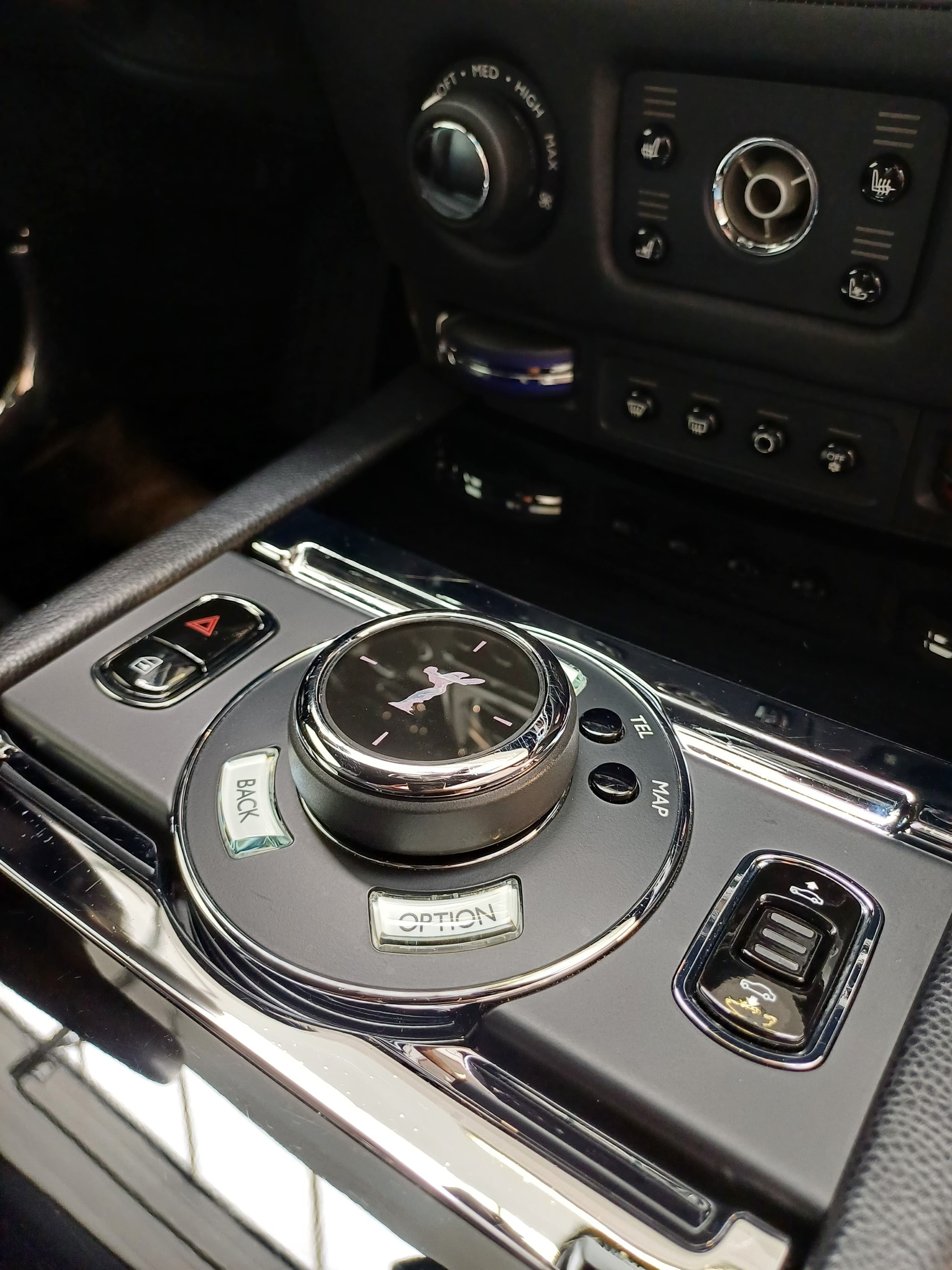ROLLS-ROYCE "BLACK IS BEAUTY" WRAITH COUPE 6.6 V12 "BLACK BADGE OPTIC" CH WAGEN. AB MFK + AB SERVICE. MIT 632 PS.-image-27