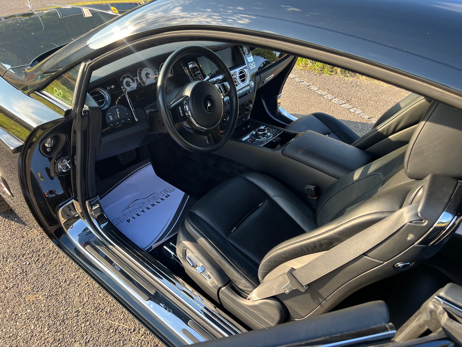 ROLLS-ROYCE "BLACK IS BEAUTY" WRAITH COUPE 6.6 V12 "BLACK BADGE OPTIC" CH WAGEN. AB MFK + AB SERVICE. MIT 632 PS.-image-23