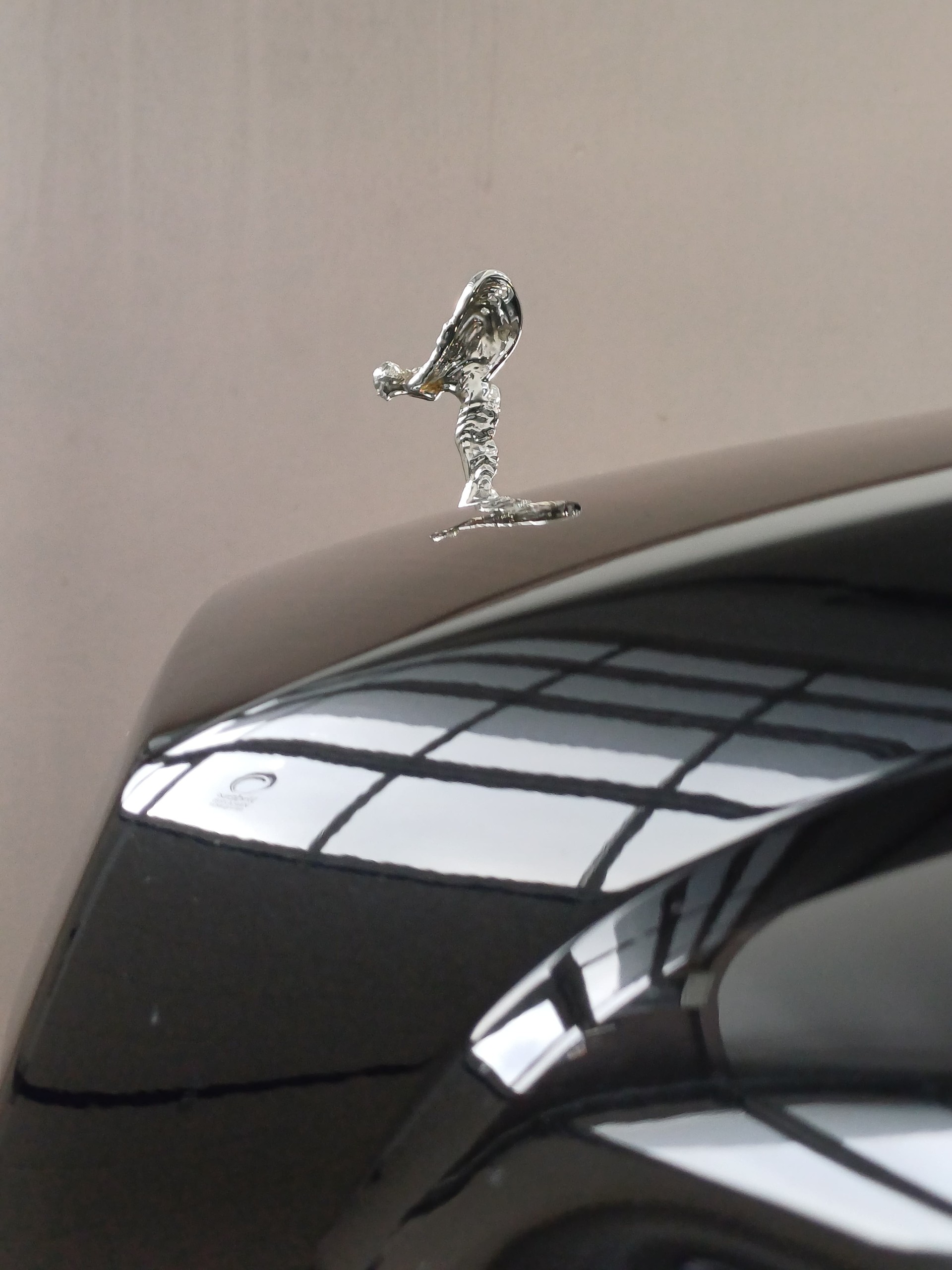 ROLLS-ROYCE "BLACK IS BEAUTY" WRAITH COUPE 6.6 V12 "BLACK BADGE OPTIC" CH WAGEN. AB MFK + AB SERVICE. MIT 632 PS.-image-25
