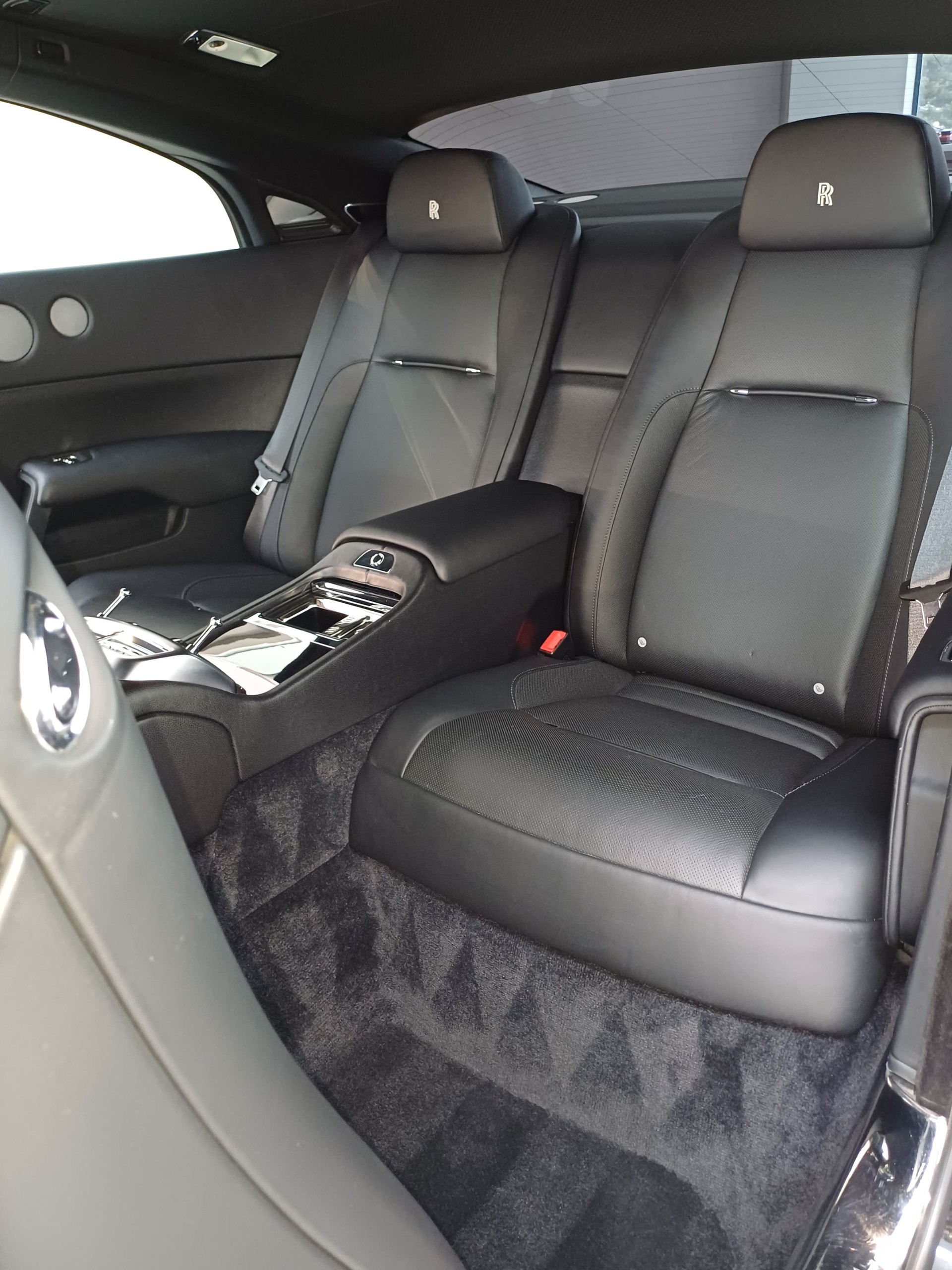 ROLLS-ROYCE "BLACK IS BEAUTY" WRAITH COUPE 6.6 V12 "BLACK BADGE OPTIC" CH WAGEN. AB MFK + AB SERVICE. MIT 632 PS.-image-26