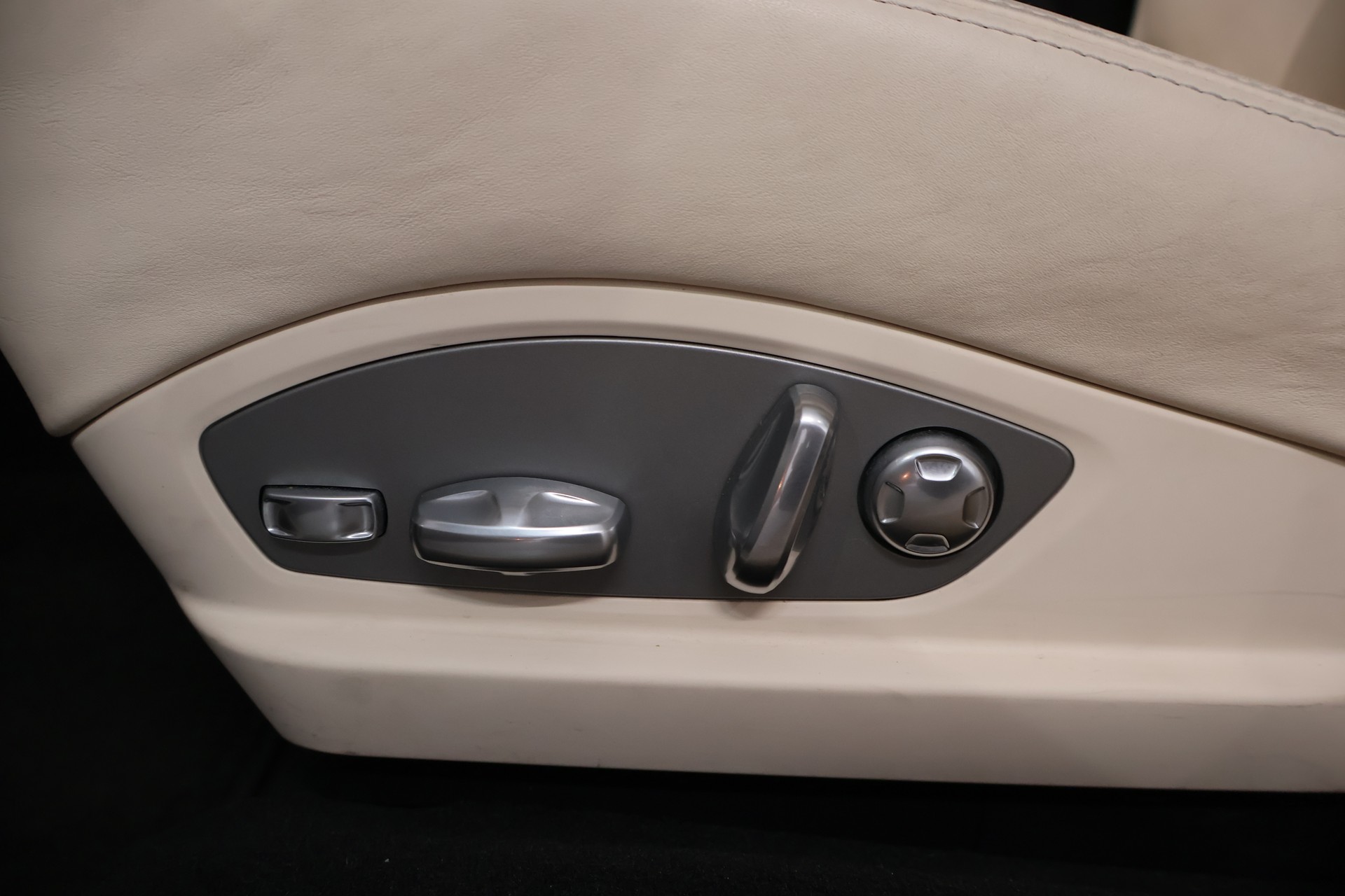 PORSCHE Panamera Turbo 4.8 PDK-image-28