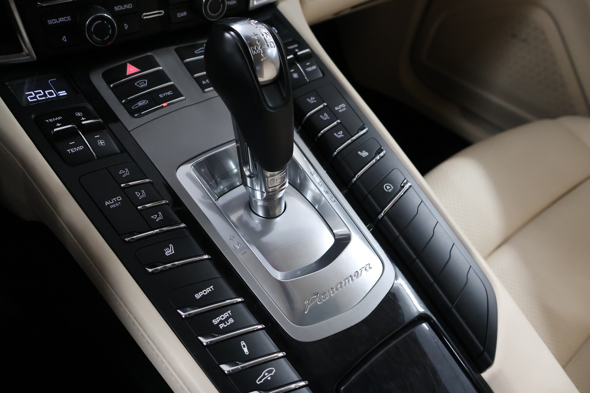 PORSCHE Panamera Turbo 4.8 PDK-image-25
