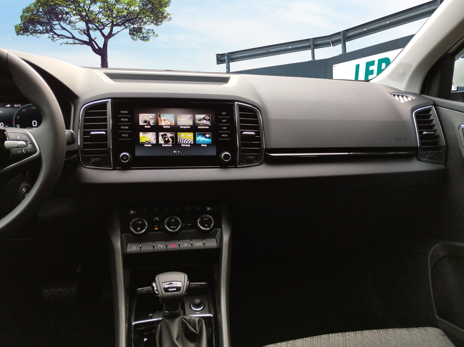 SKODA Karoq 2.0 TDI CR Selection 4x4 DSG-image-9