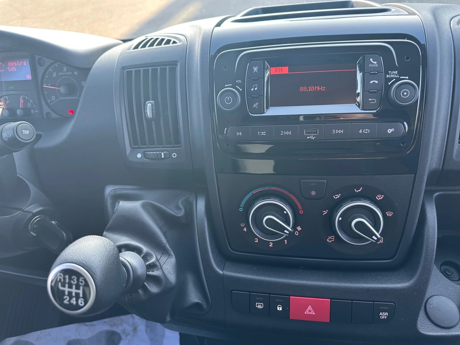 CITROEN Jumper 33 2.2 BlueHDi 140 L3H2-image-9