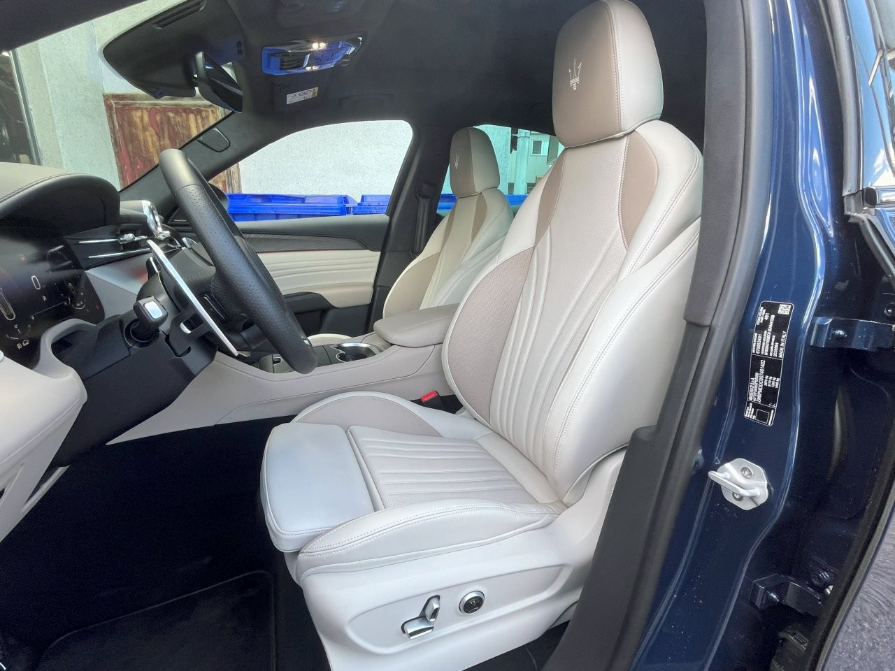 MASERATI Grecale 3.0 Trofeo-showroom-element-3