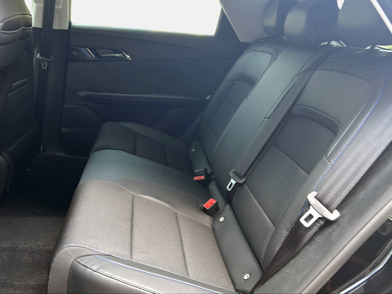 MG 4 64kWh Luxury-image-10