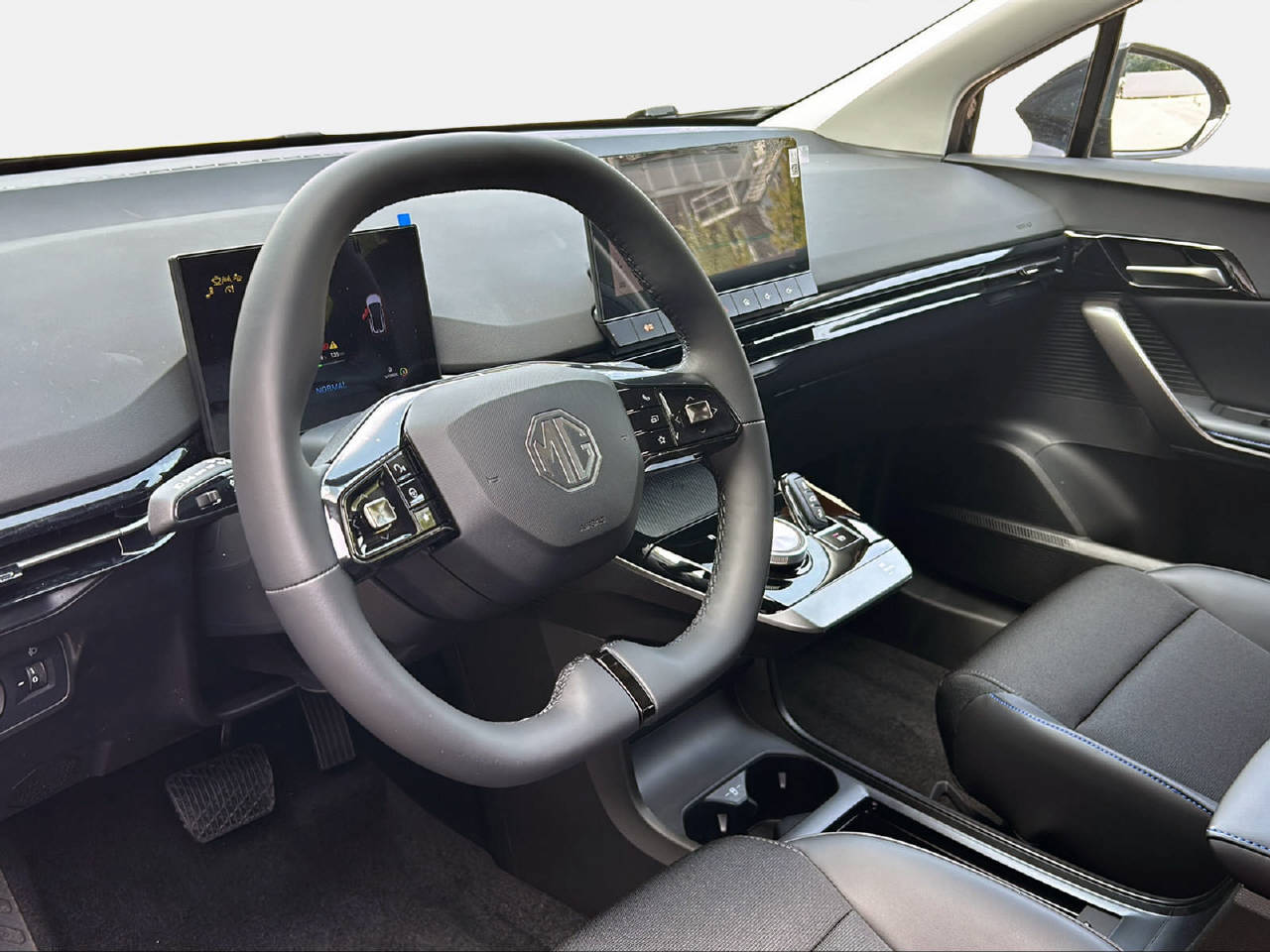 MG 4 64kWh Luxury-image-14