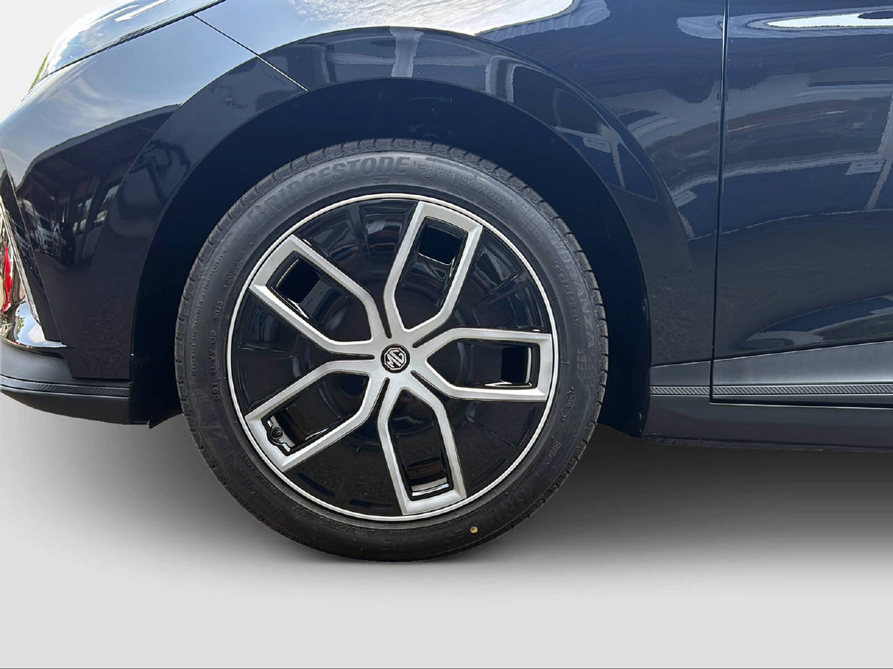 MG 4 64kWh Luxury-image-8