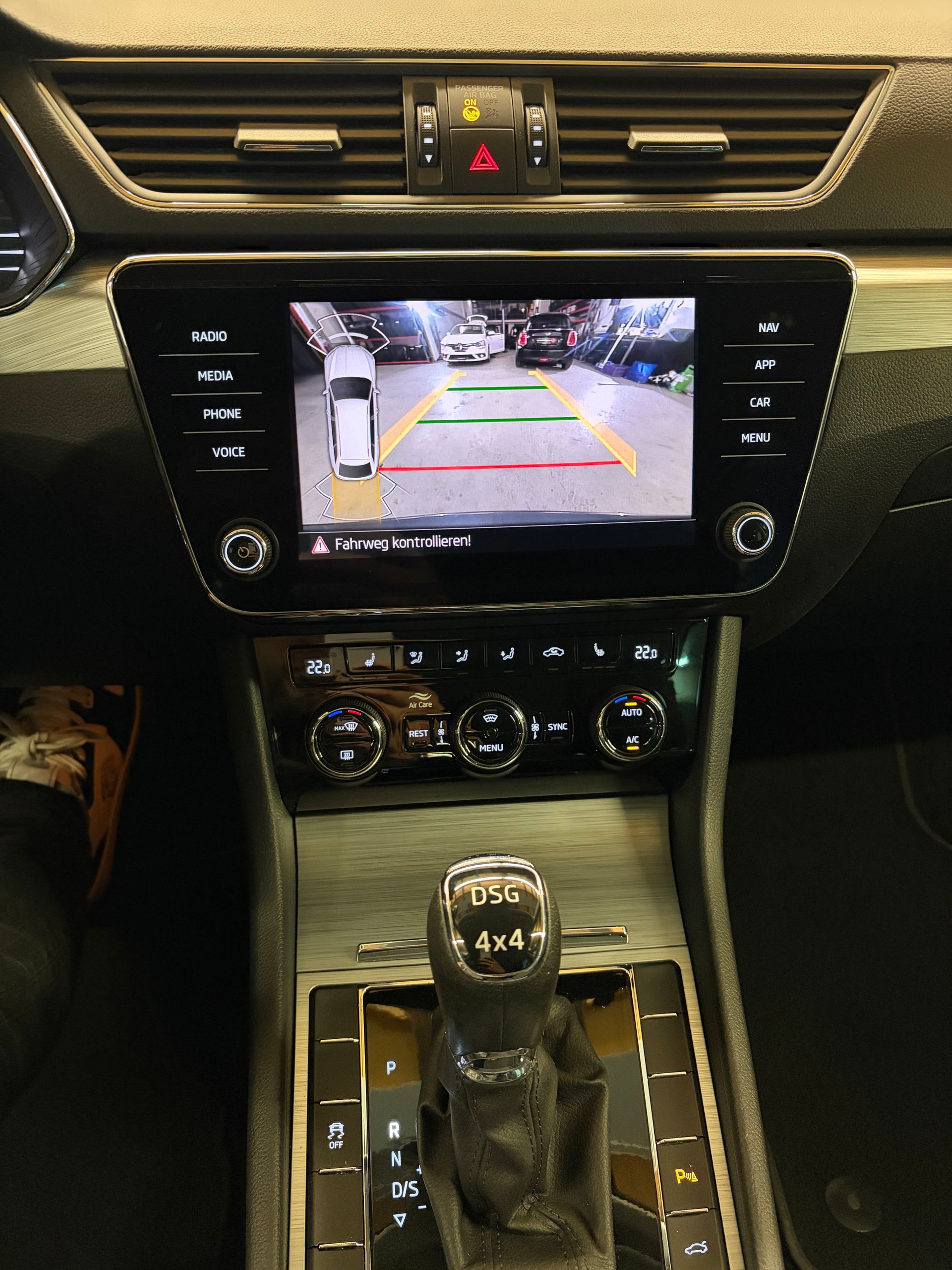 SKODA Superb Combi 2.0 TDi SportLine 4x4 DSG-image-11