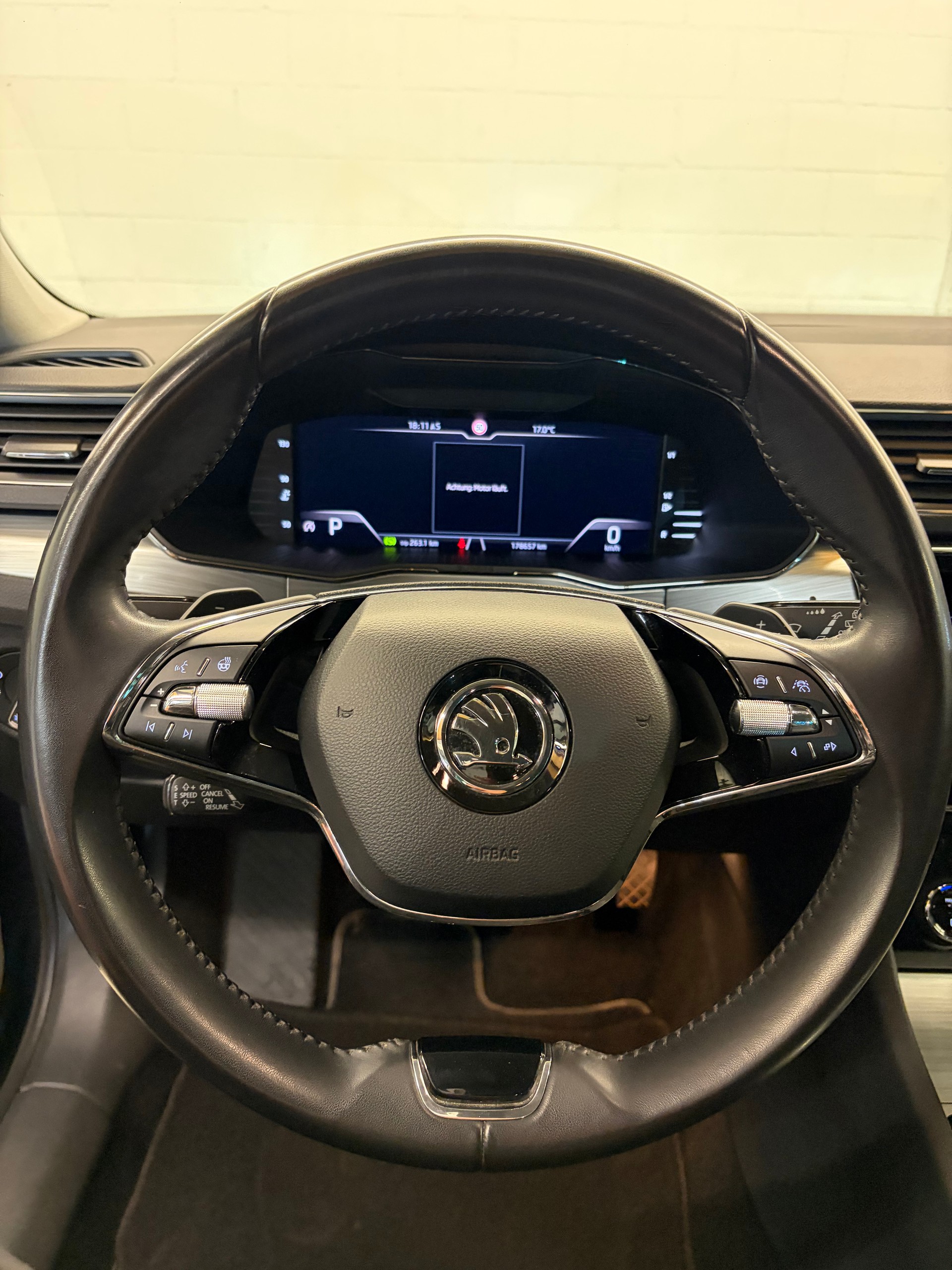 SKODA Superb Combi 2.0 TDi SportLine 4x4 DSG-image-9