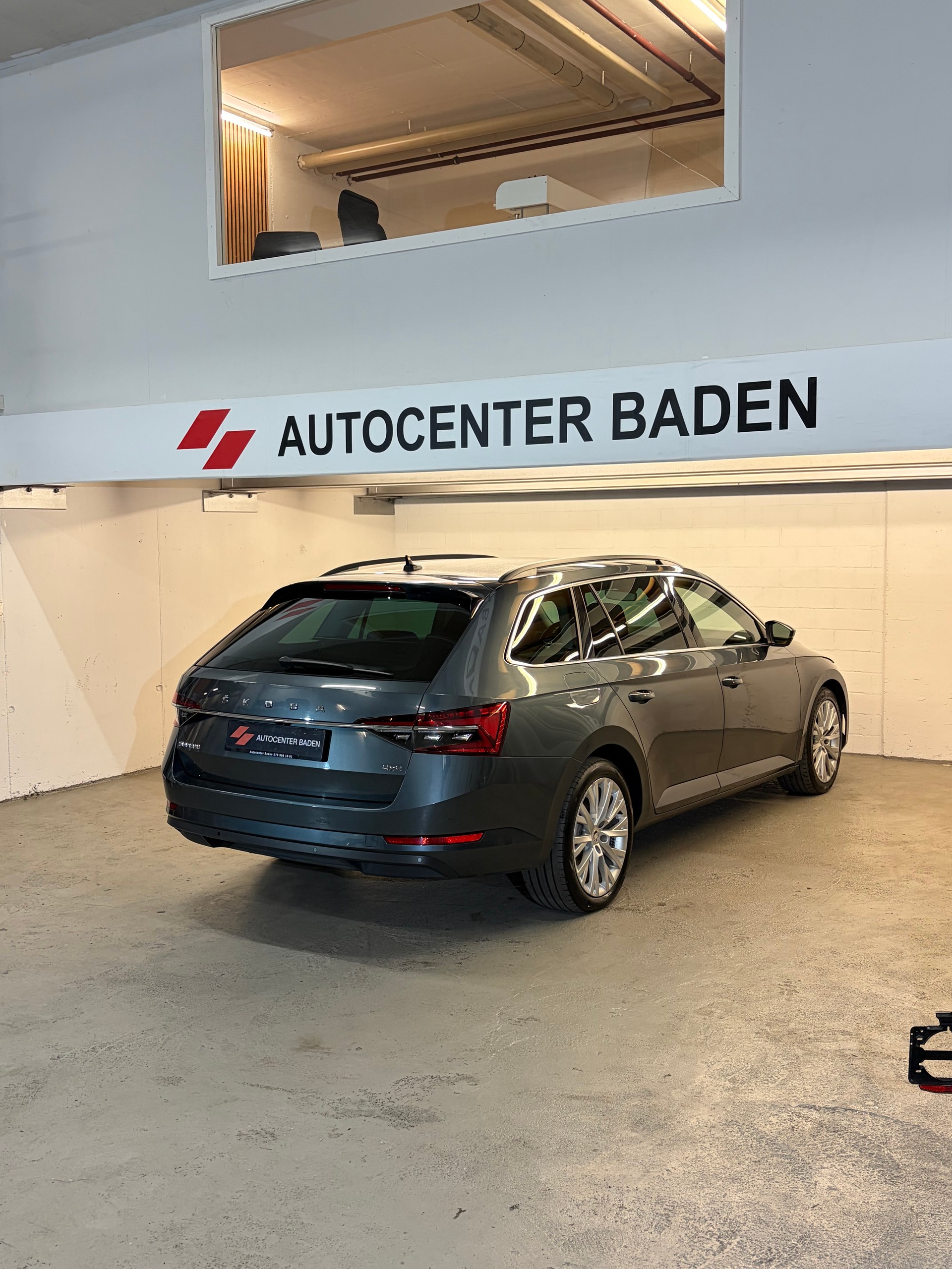 SKODA Superb Combi 2.0 TDi SportLine 4x4 DSG-showroom-element-3