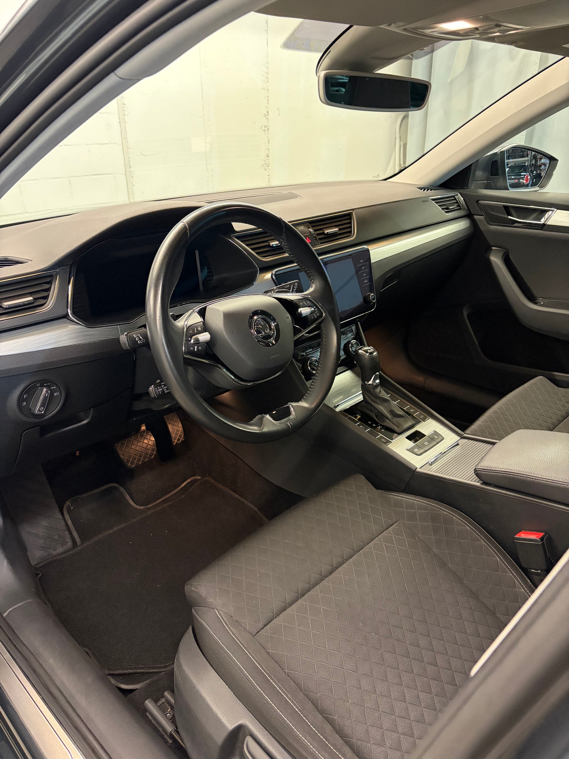 SKODA Superb Combi 2.0 TDi SportLine 4x4 DSG-image-7