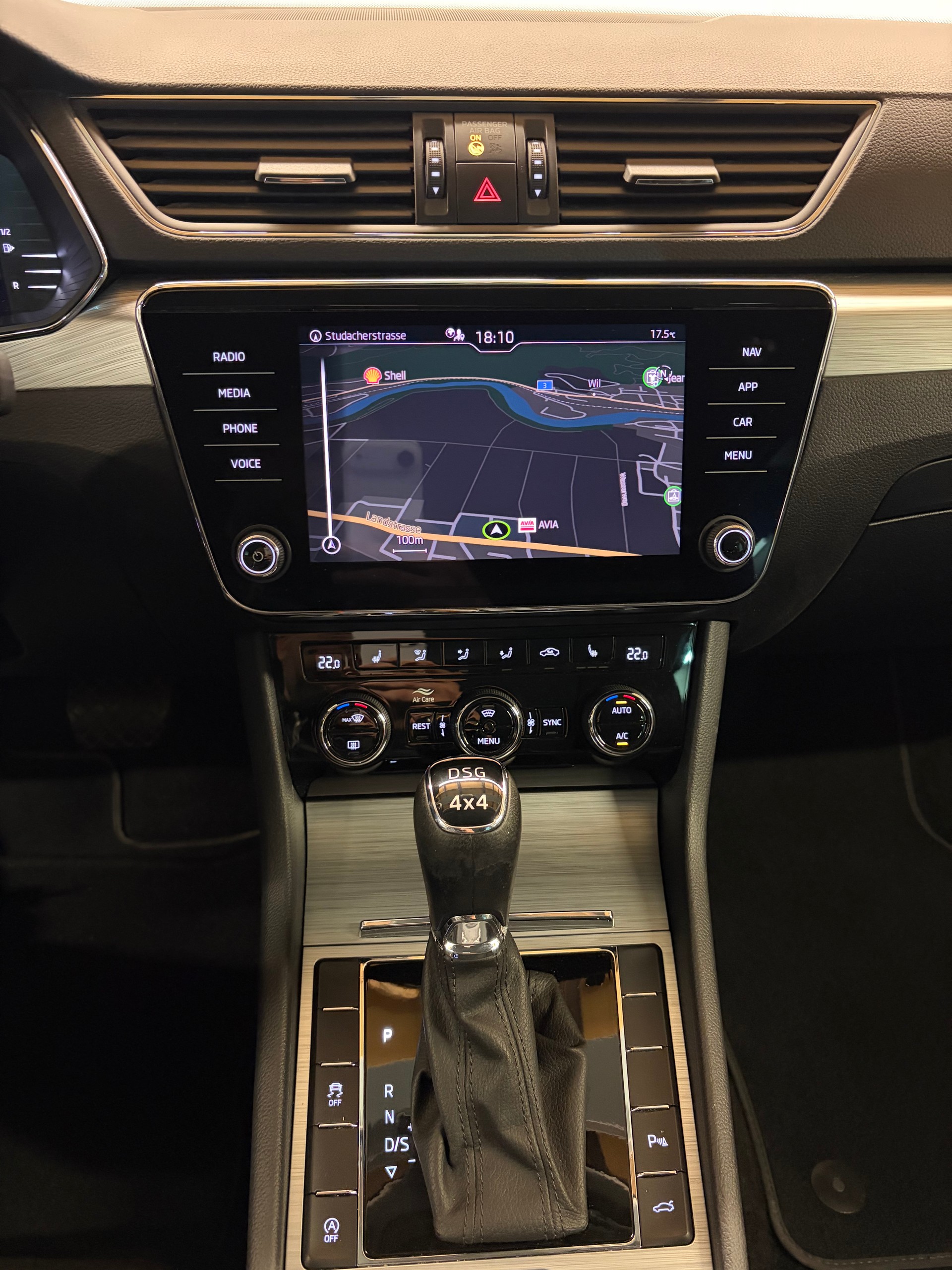 SKODA Superb Combi 2.0 TDi SportLine 4x4 DSG-image-12