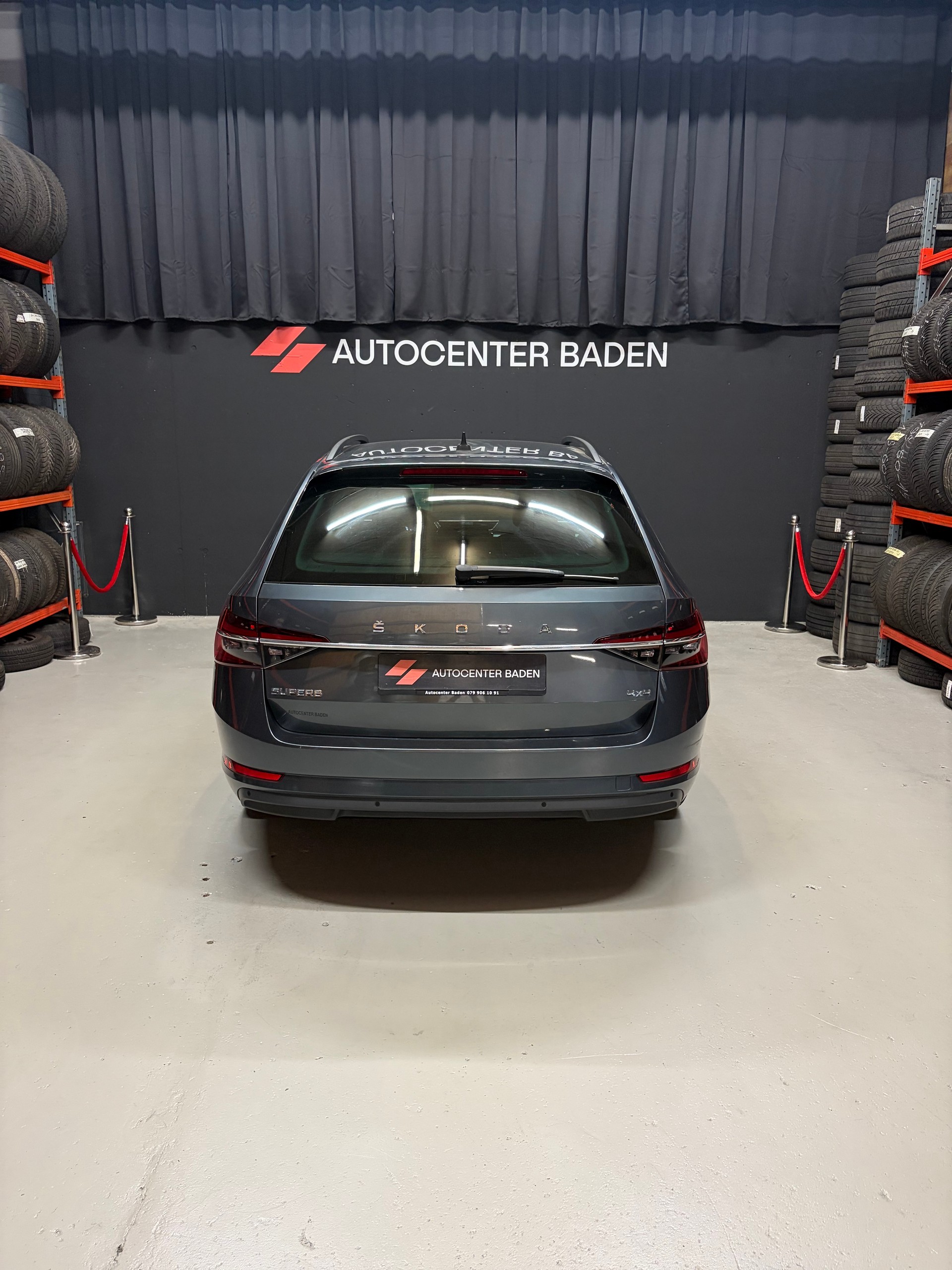 SKODA Superb Combi 2.0 TDi SportLine 4x4 DSG-image-4