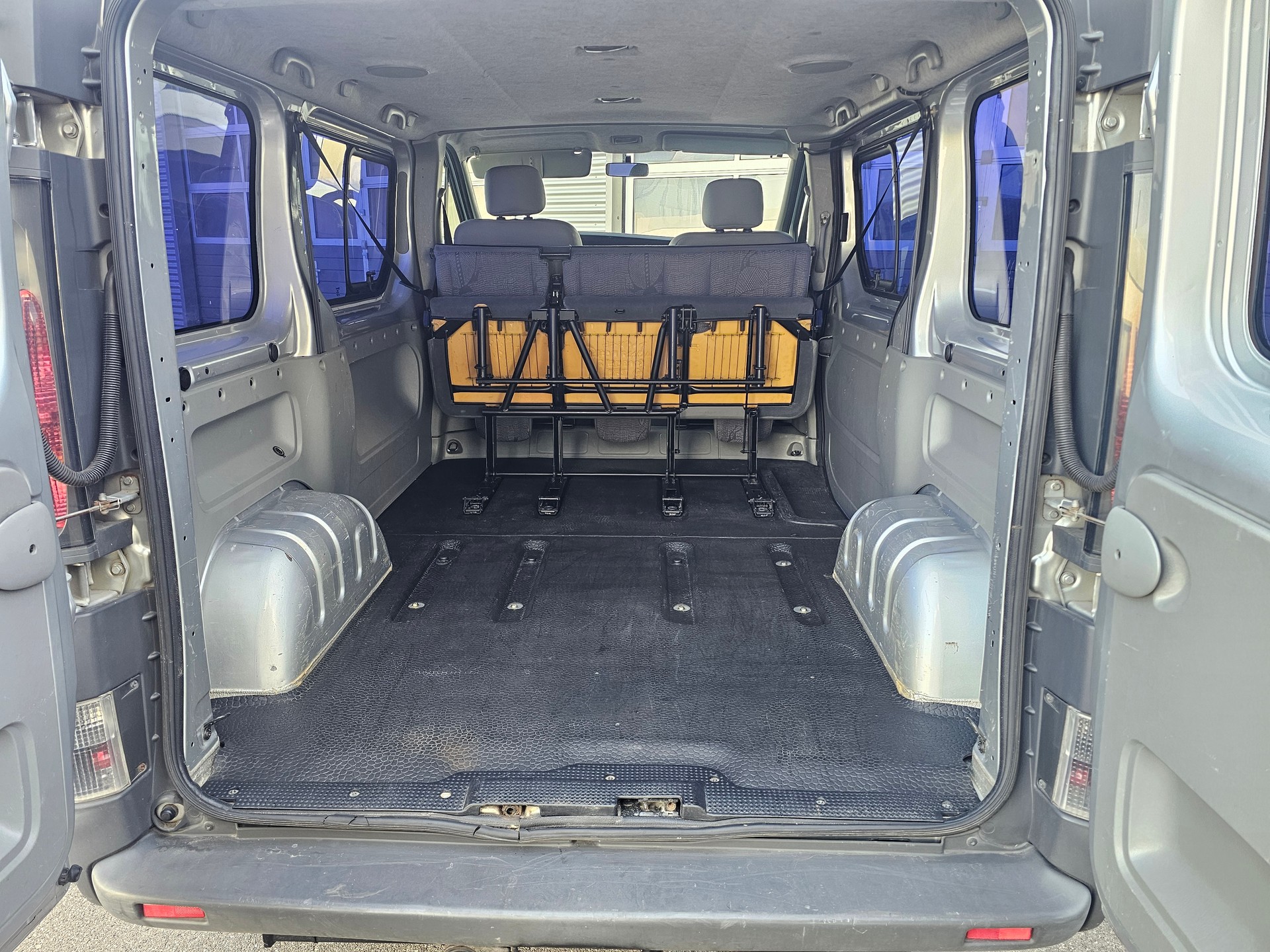 RENAULT Trafic 1.9 dCi 100 2.9t-image-8
