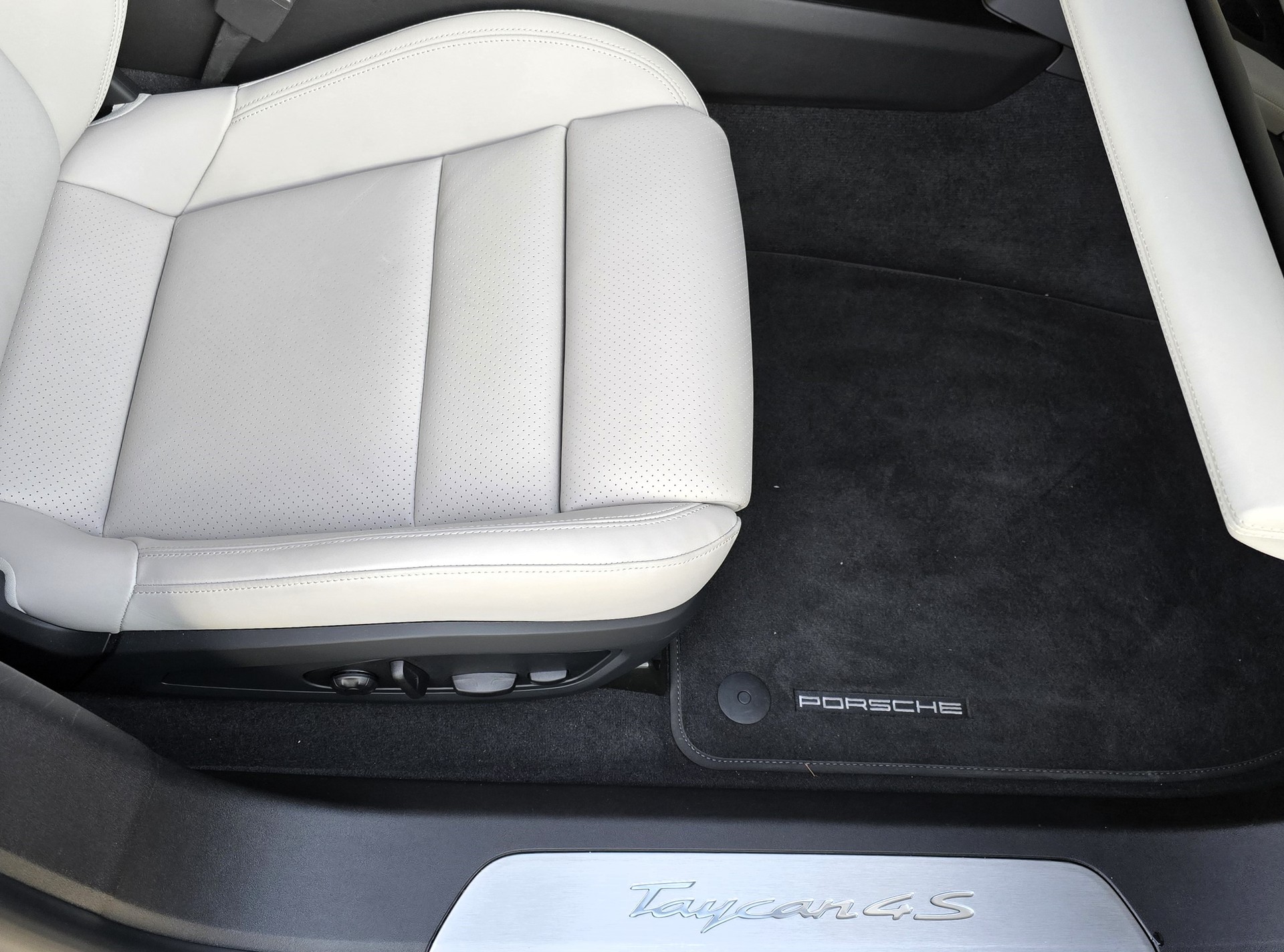 PORSCHE Taycan 4S 93.4 kWh-image-15