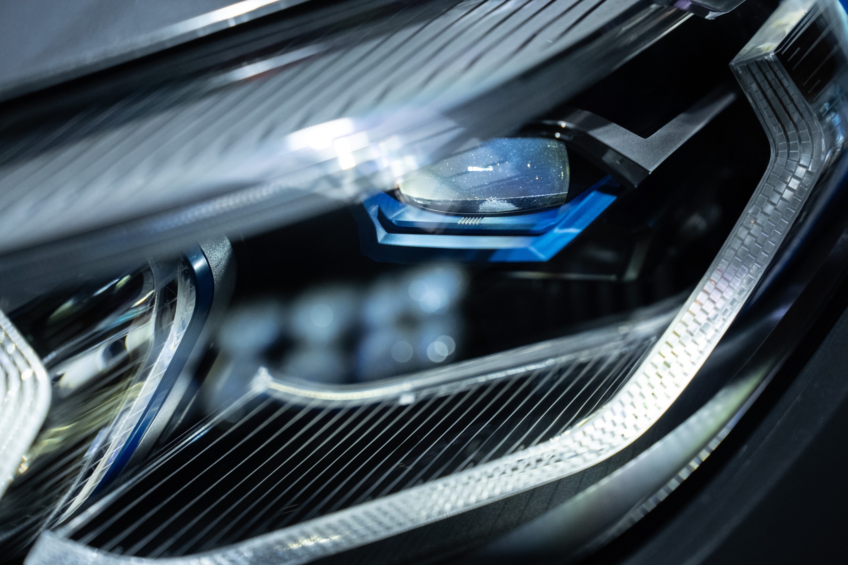 BMW M8 Competition xDrive Coupé-image-21