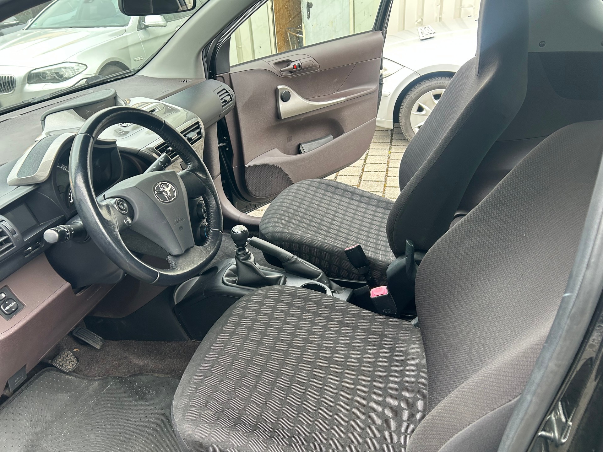 TOYOTA iQ2 1.0 VVT-i-image-6