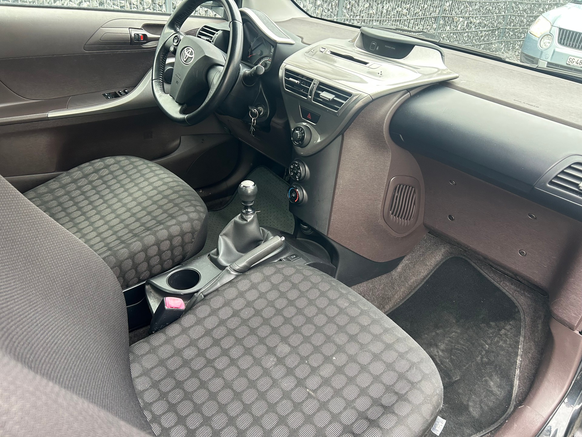 TOYOTA iQ2 1.0 VVT-i-image-7