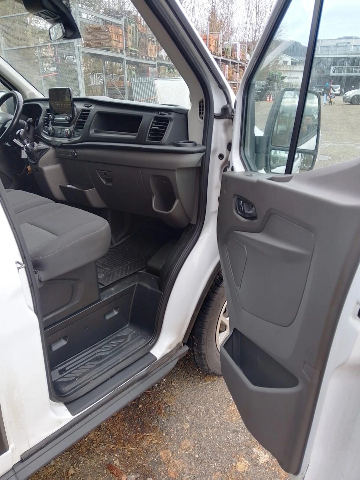 FORD Transit 350 L4 Ambiente 2.0 TDCi 185 RWD-image-11