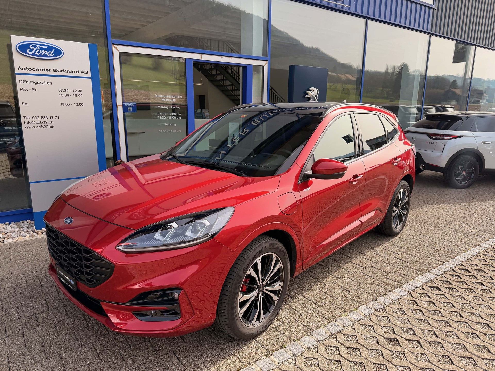 FORD Kuga 2.5 Plug-in Hybrid ST-Line X-showroom-element-1