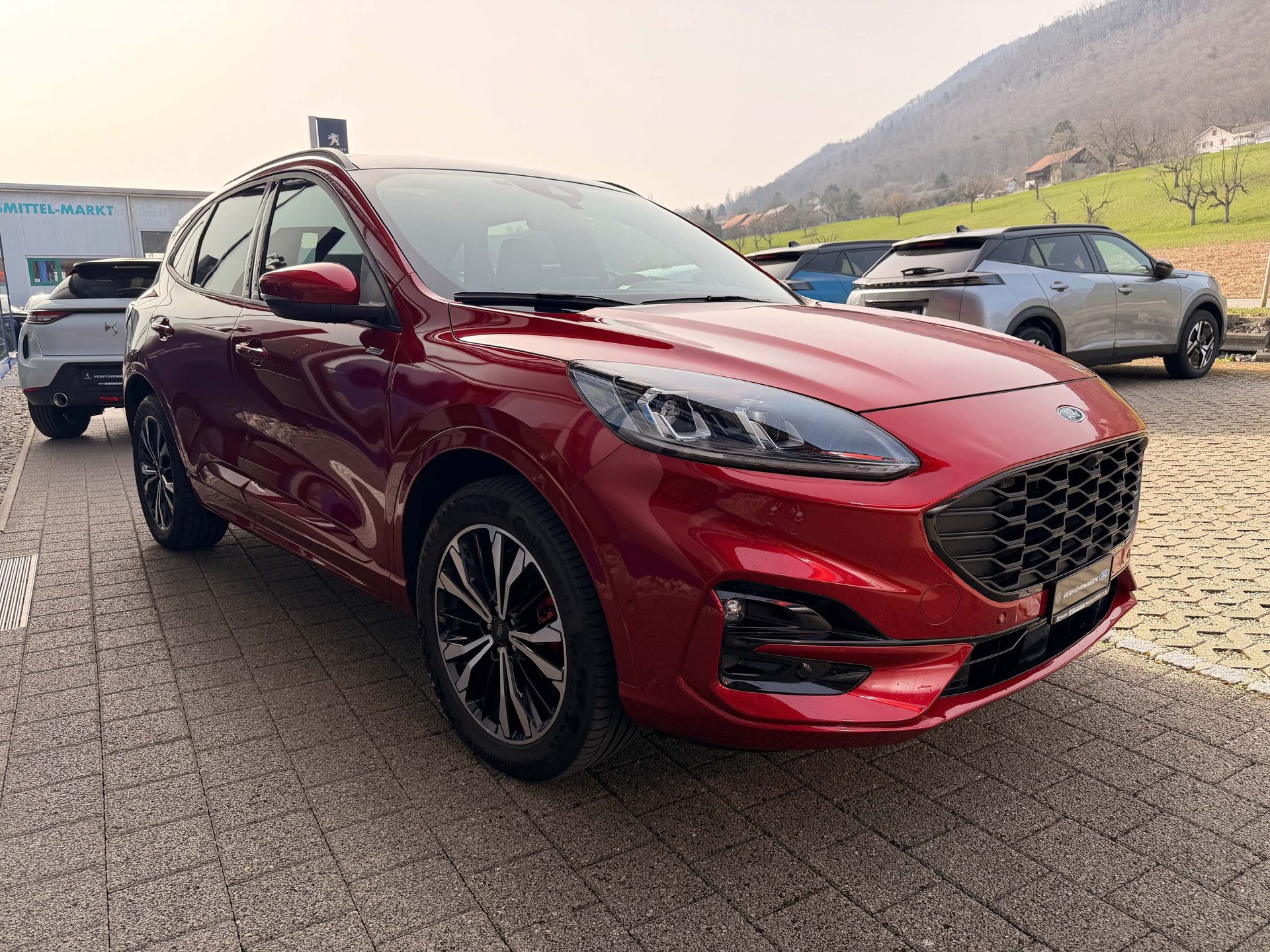 FORD Kuga 2.5 Plug-in Hybrid ST-Line X-showroom-element-3