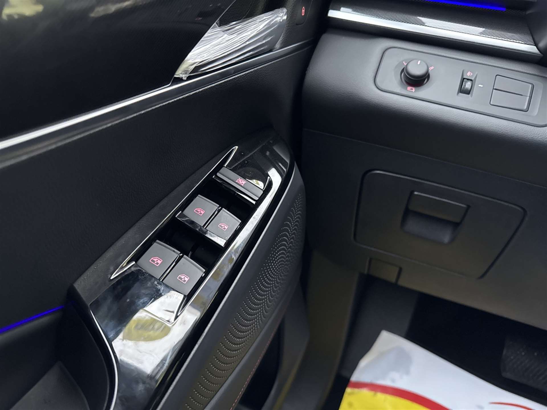 MAXUS eUniq6 70kWh 354km Reichweite-image-15