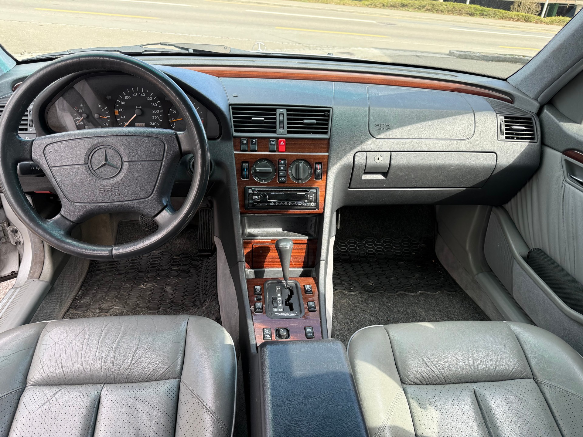 MERCEDES-BENZ C 220 Elégance-image-6