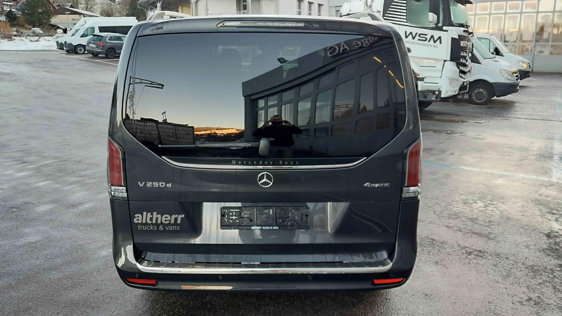 MERCEDES-BENZ V 250d Style L 4x4-showroom-element-3