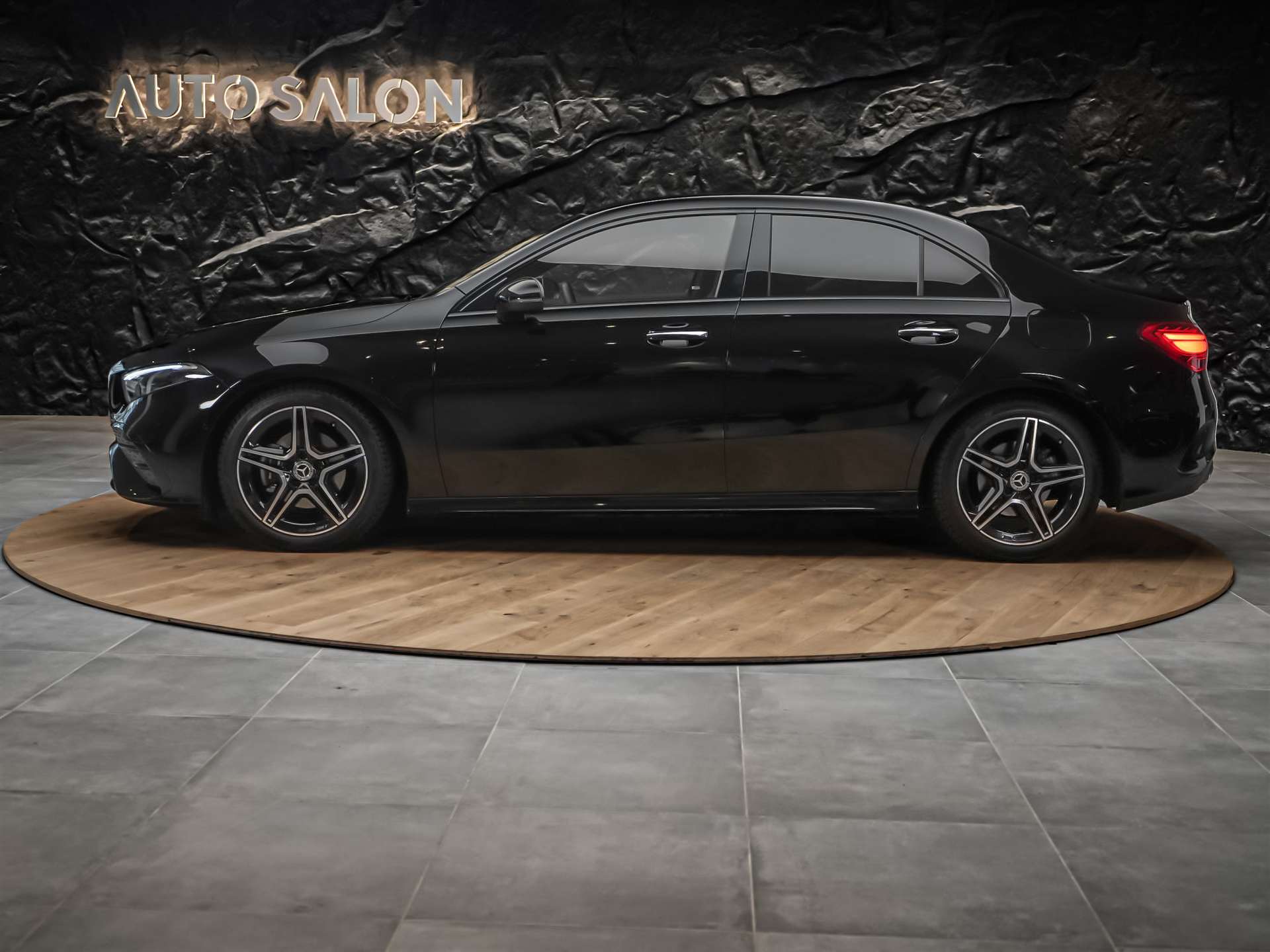 MERCEDES-BENZ A 200 AMG Line 7G-DCT *Limousine*Facelift*Kamera*-showroom-element-1