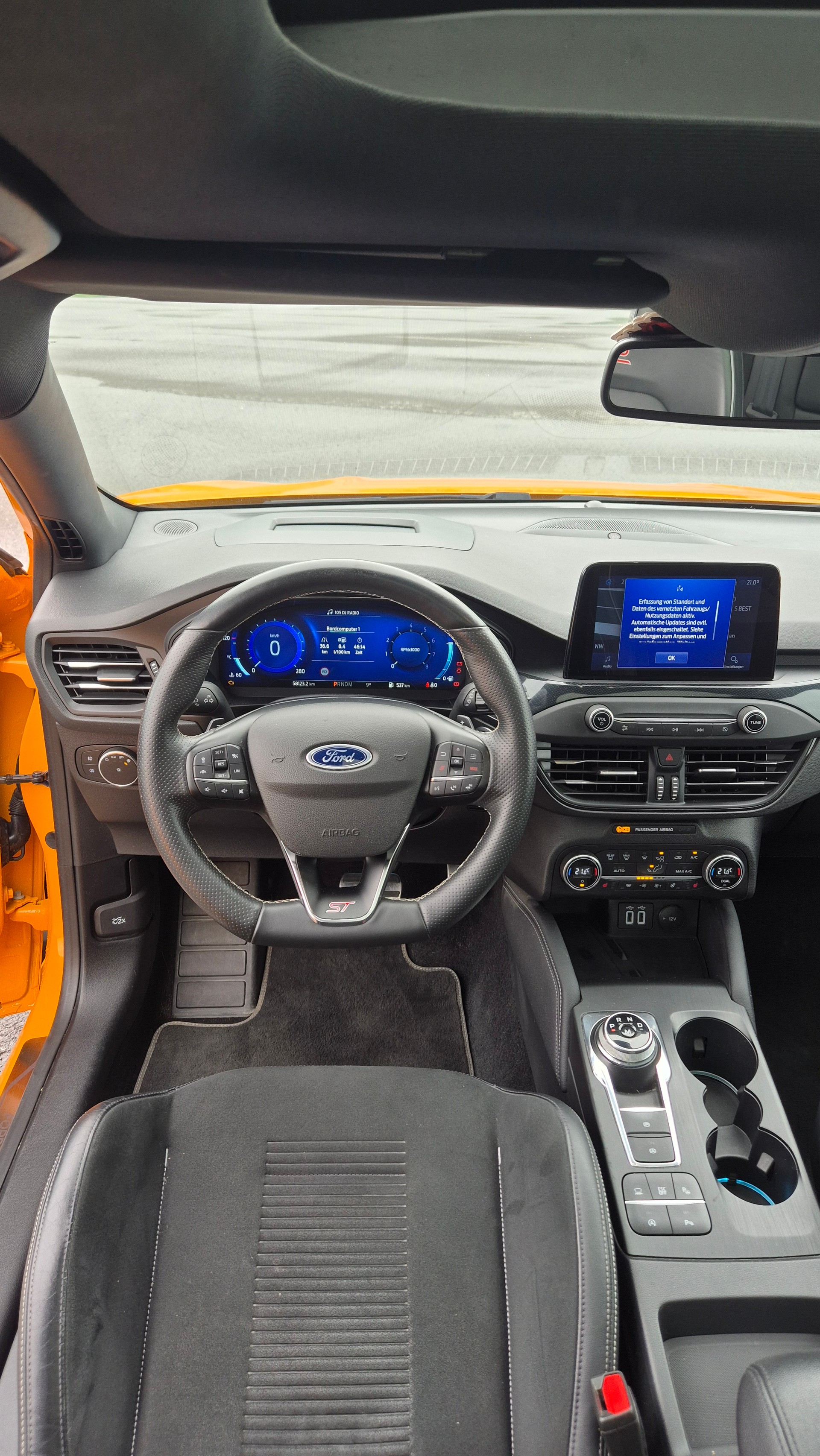 FORD Focus ST 2.3 Styling Paket Automat-image-5