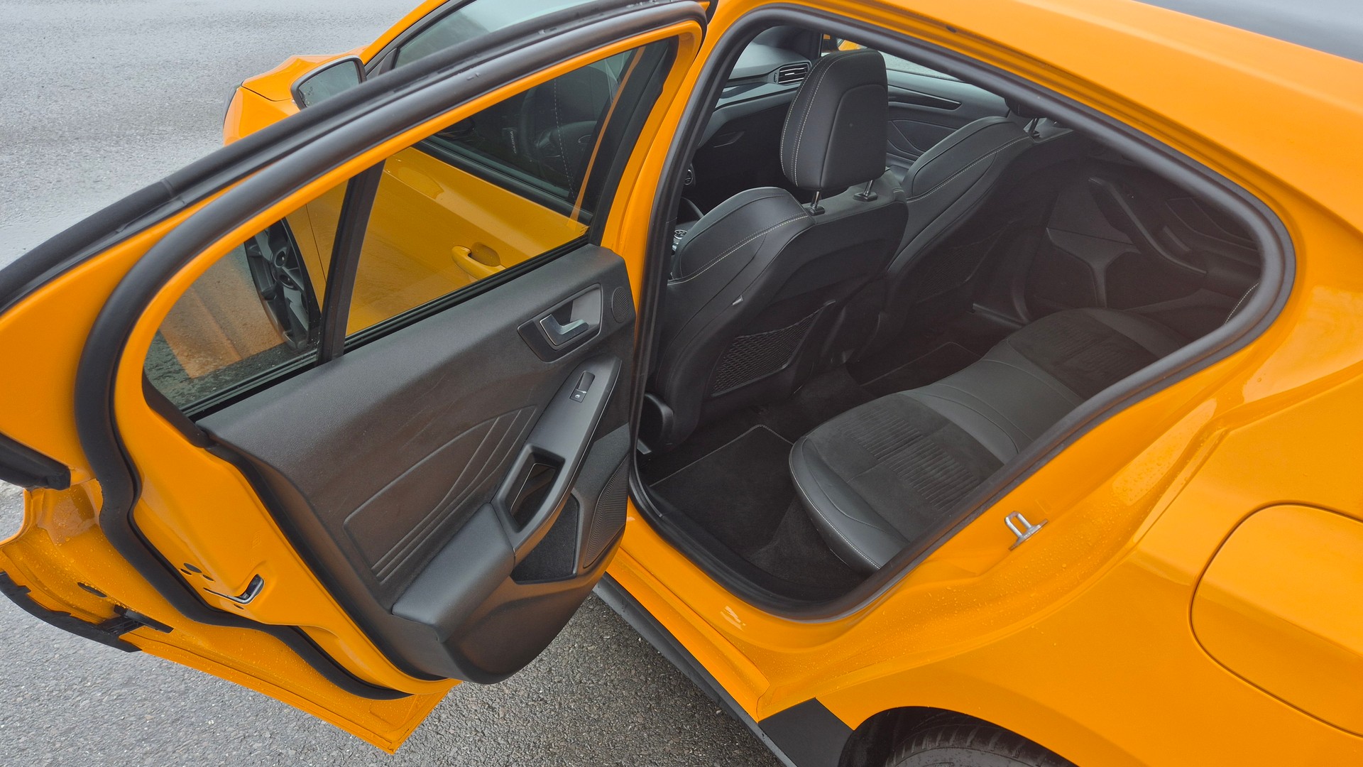 FORD Focus ST 2.3 Styling Paket Automat-image-8