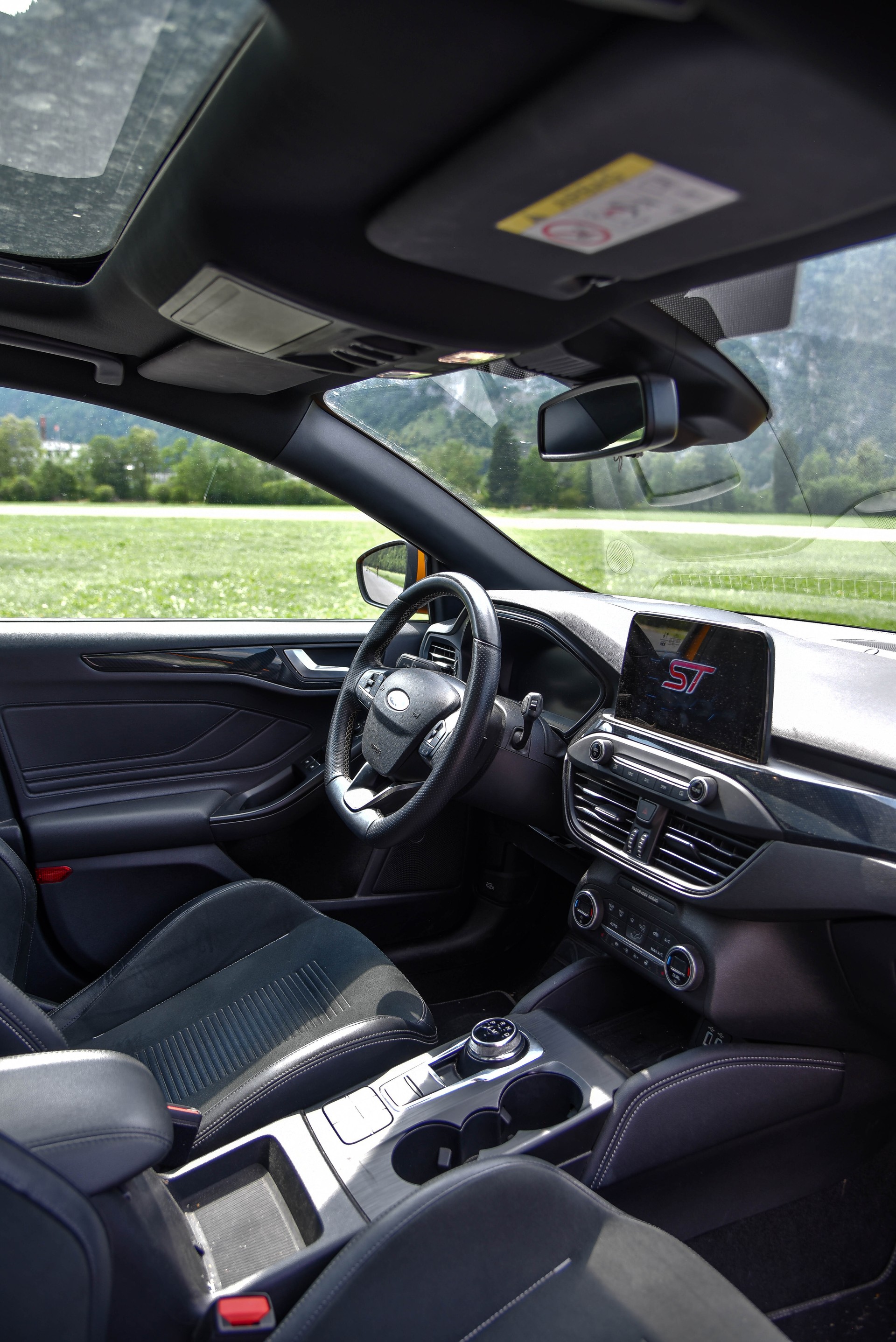 FORD Focus ST 2.3 Styling Paket Automat-image-9