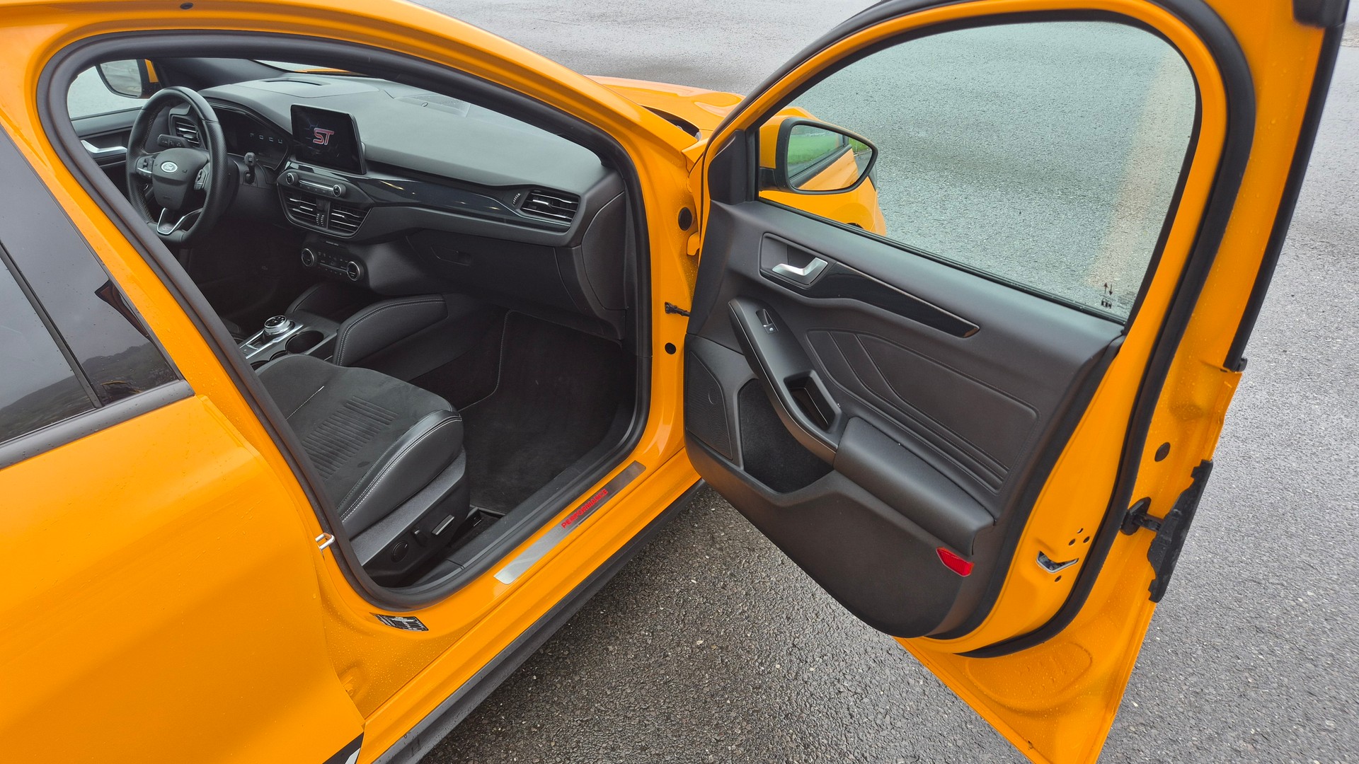 FORD Focus ST 2.3 Styling Paket Automat-image-11
