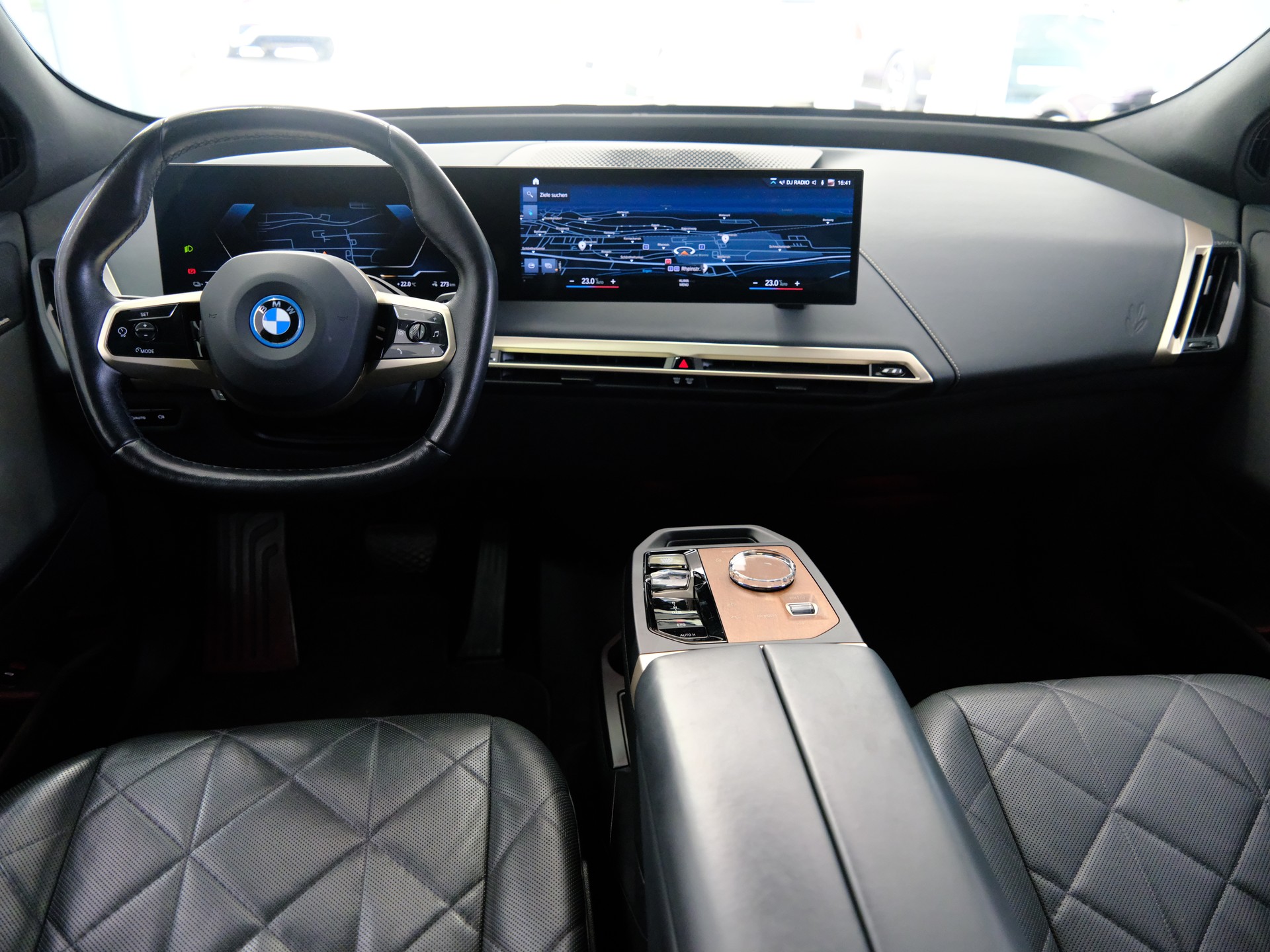 BMW iX xDrive40 Launch Edition-image-13
