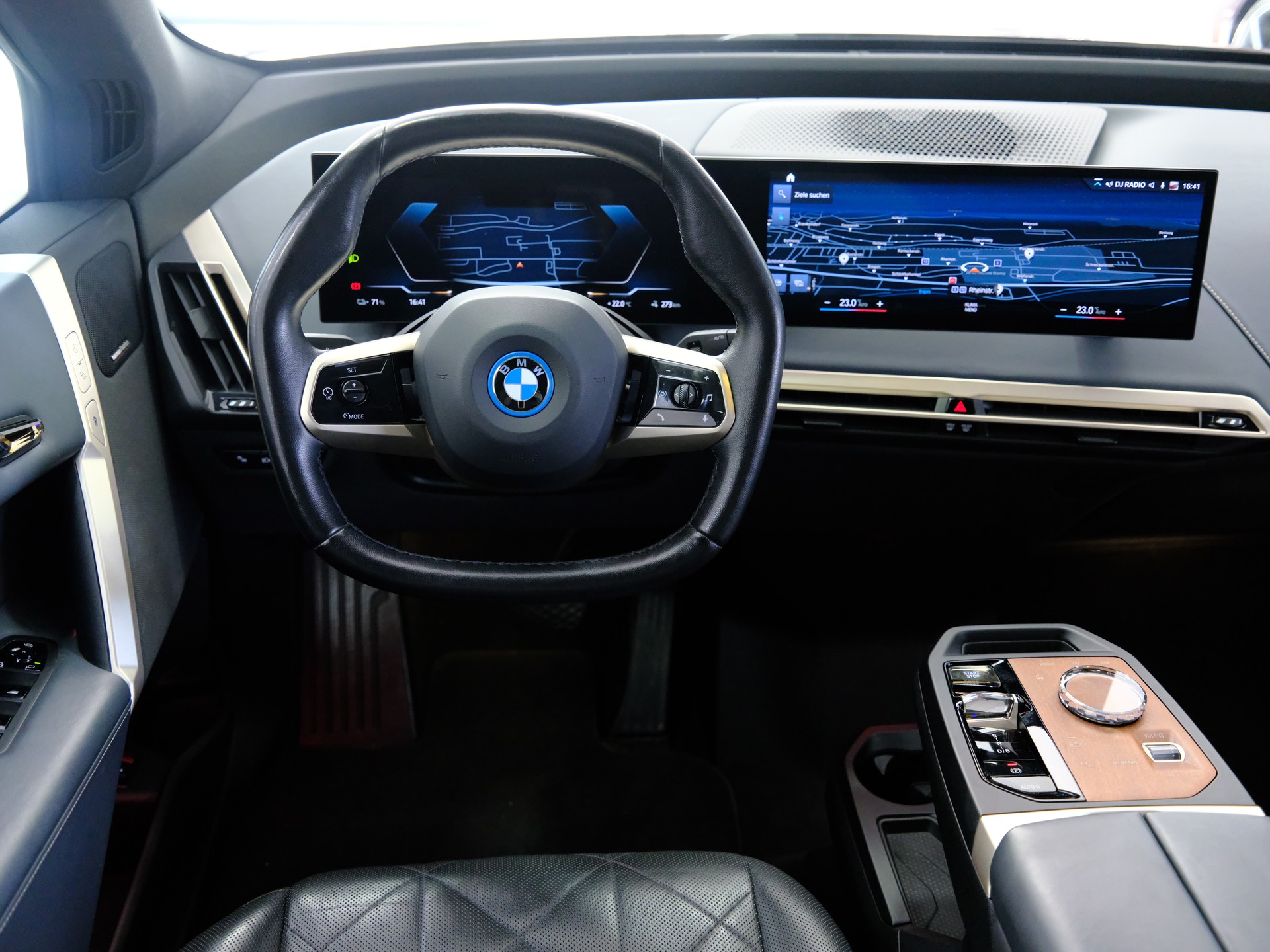 BMW iX xDrive40 Launch Edition-image-12