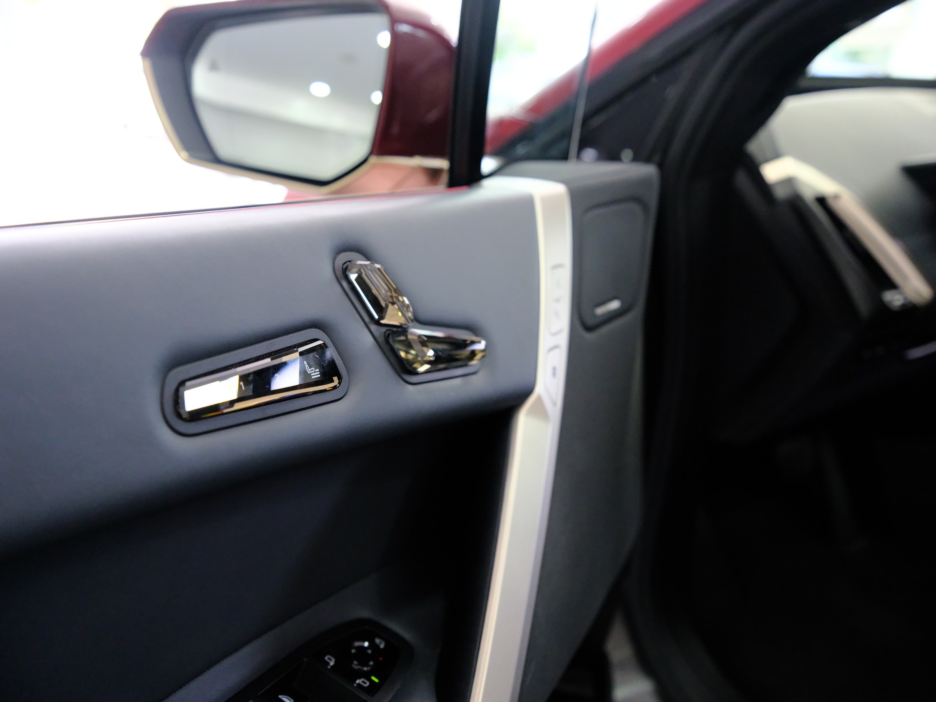 BMW iX xDrive40 Launch Edition-image-11