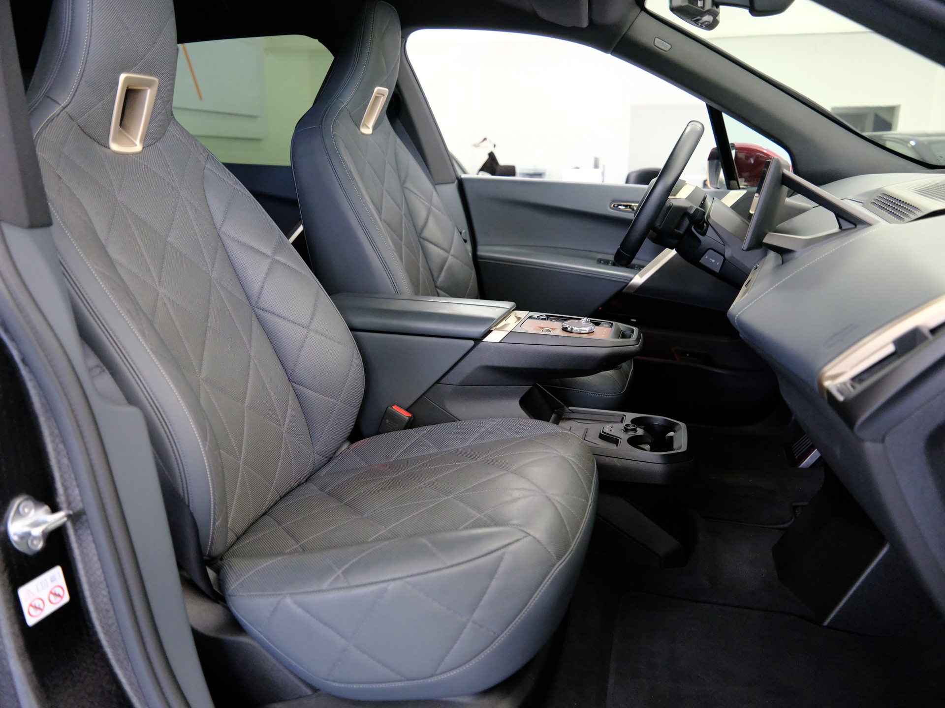 BMW iX xDrive40 Launch Edition-image-15