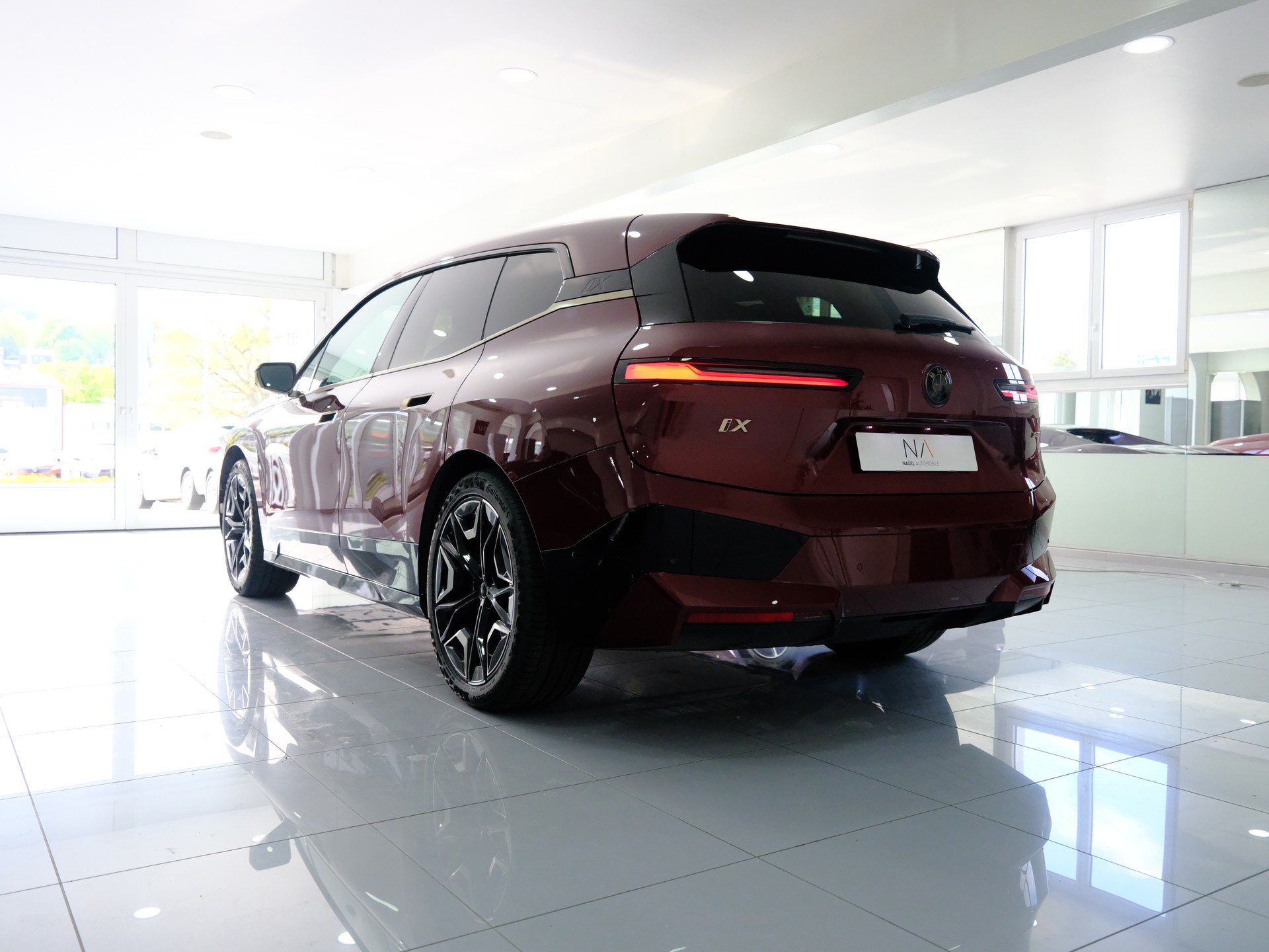 BMW iX xDrive40 Launch Edition-image-4