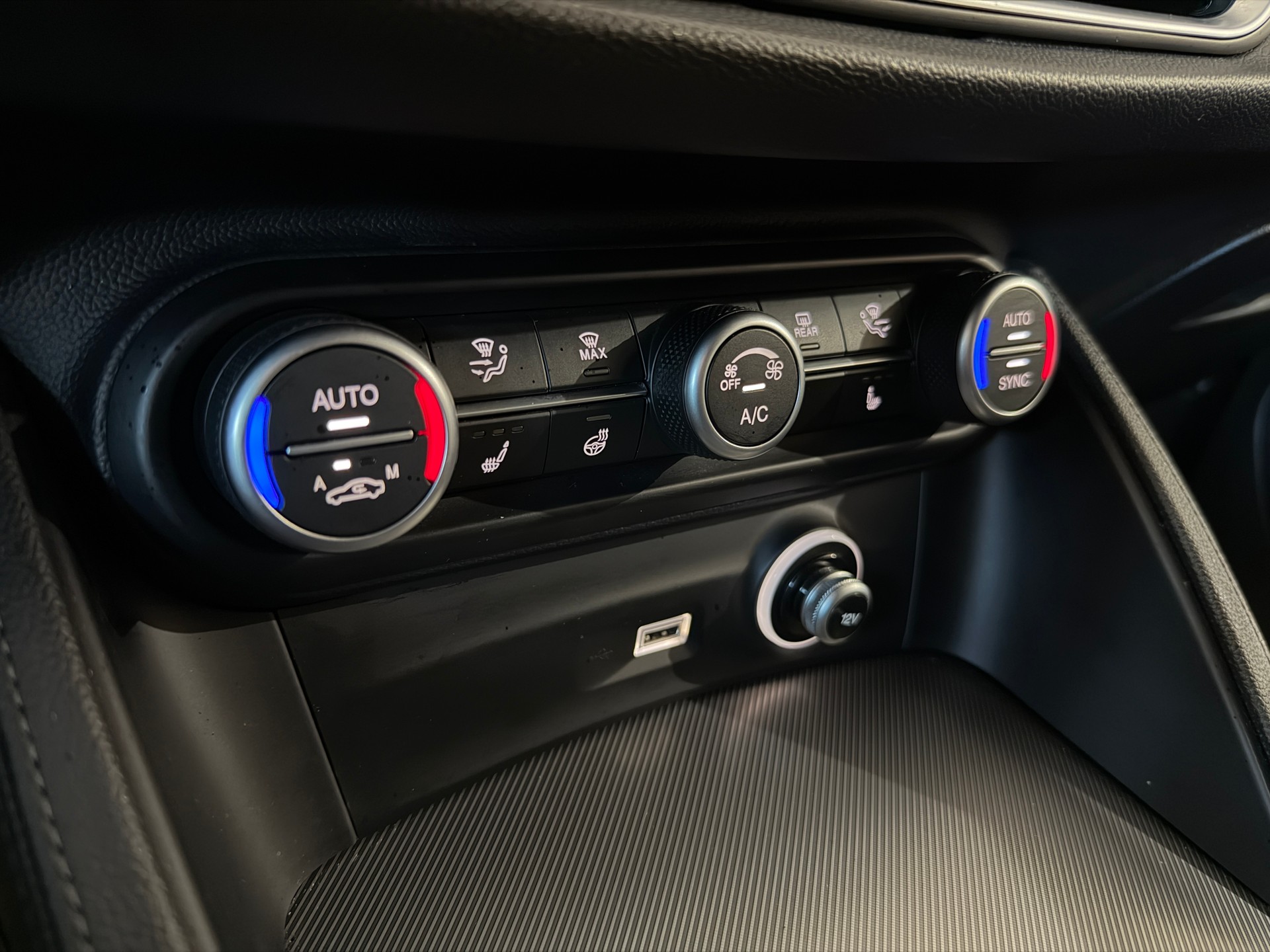 ALFA ROMEO Stelvio 2.0 Veloce Q4 Automatic-image-14