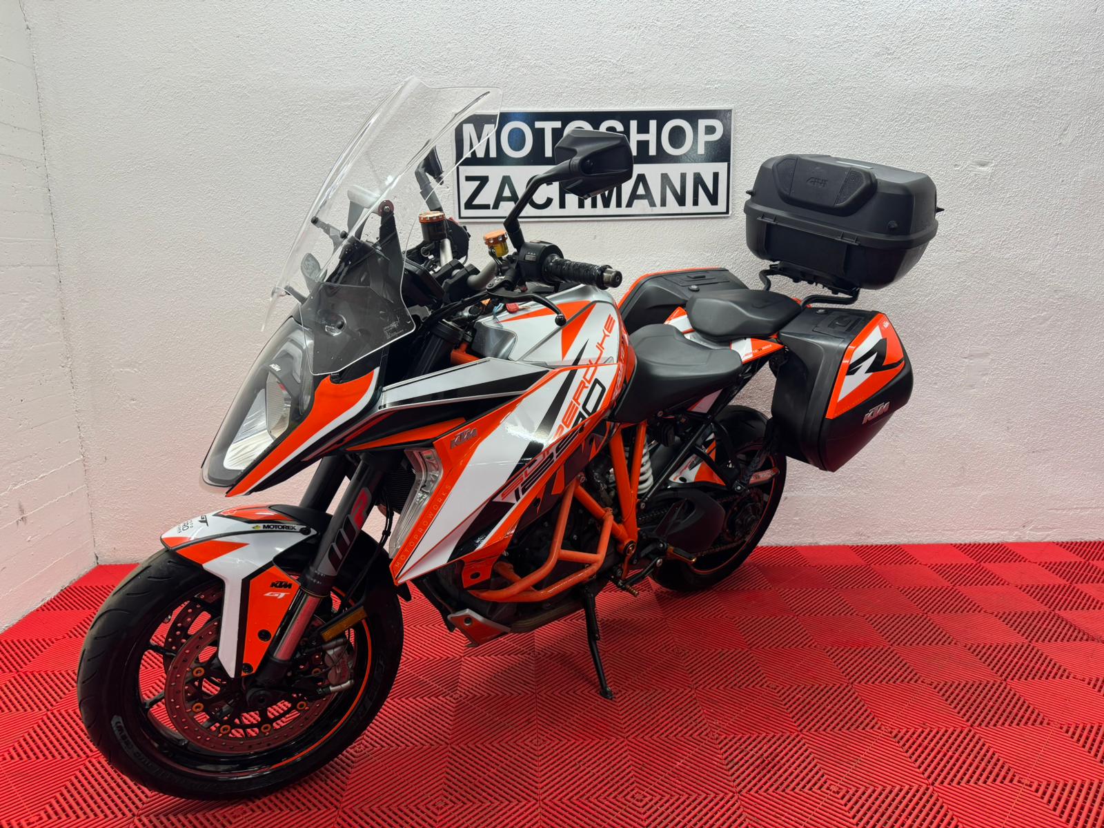 KTM 1290 Super Duke GT-image-1