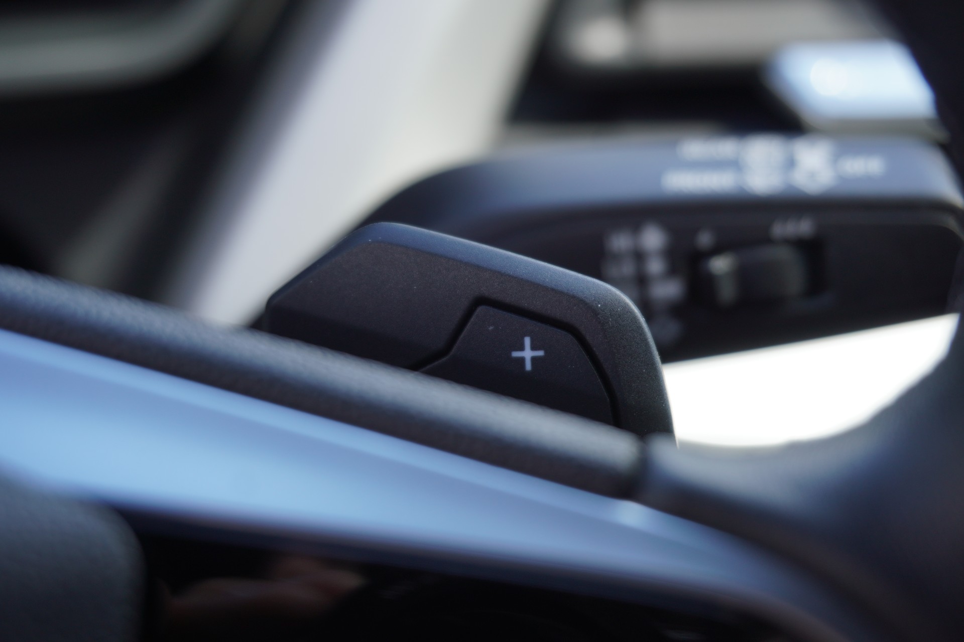 AUDI Q4 e-tron 45 quattro-image-33