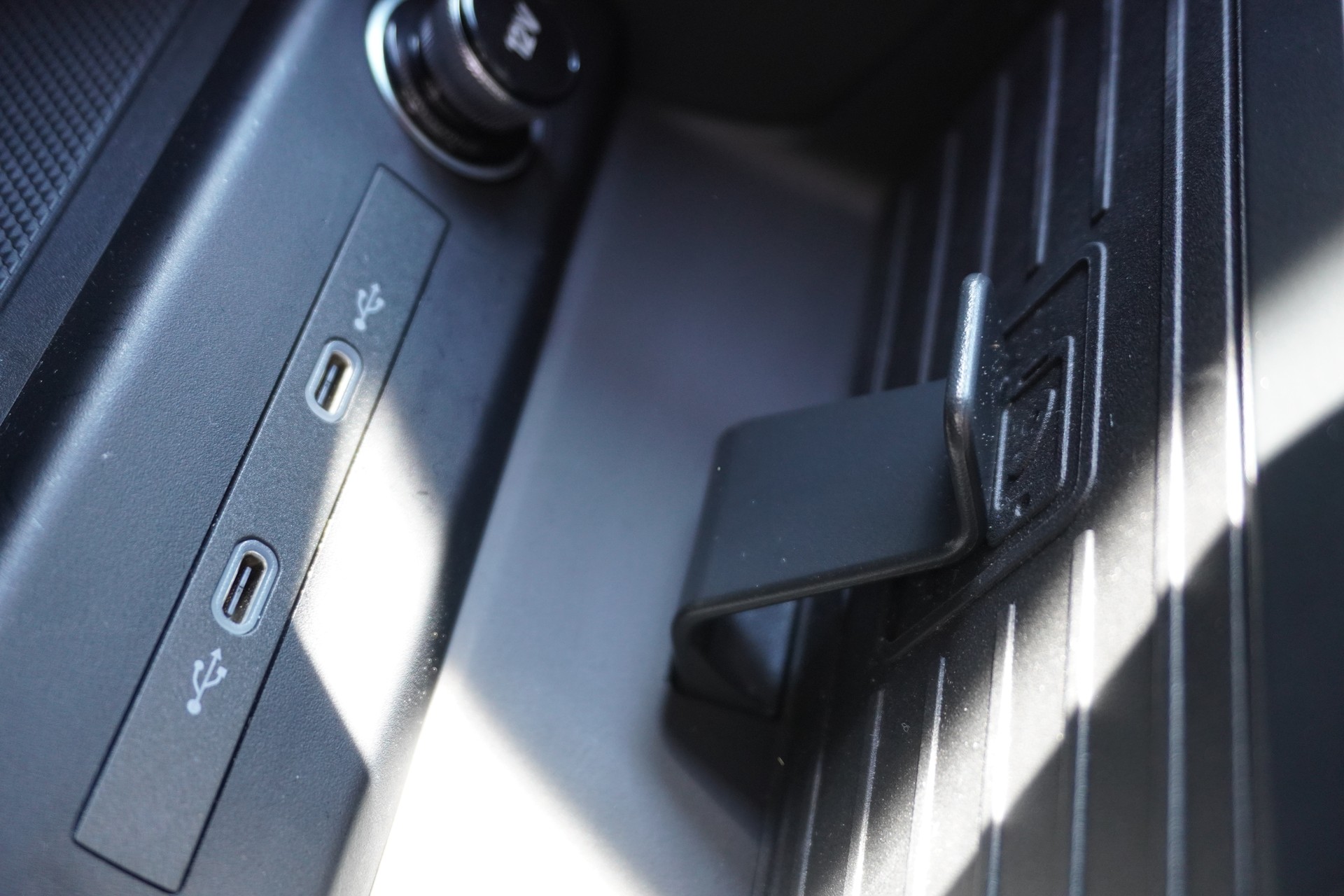 AUDI Q4 e-tron 45 quattro-image-18