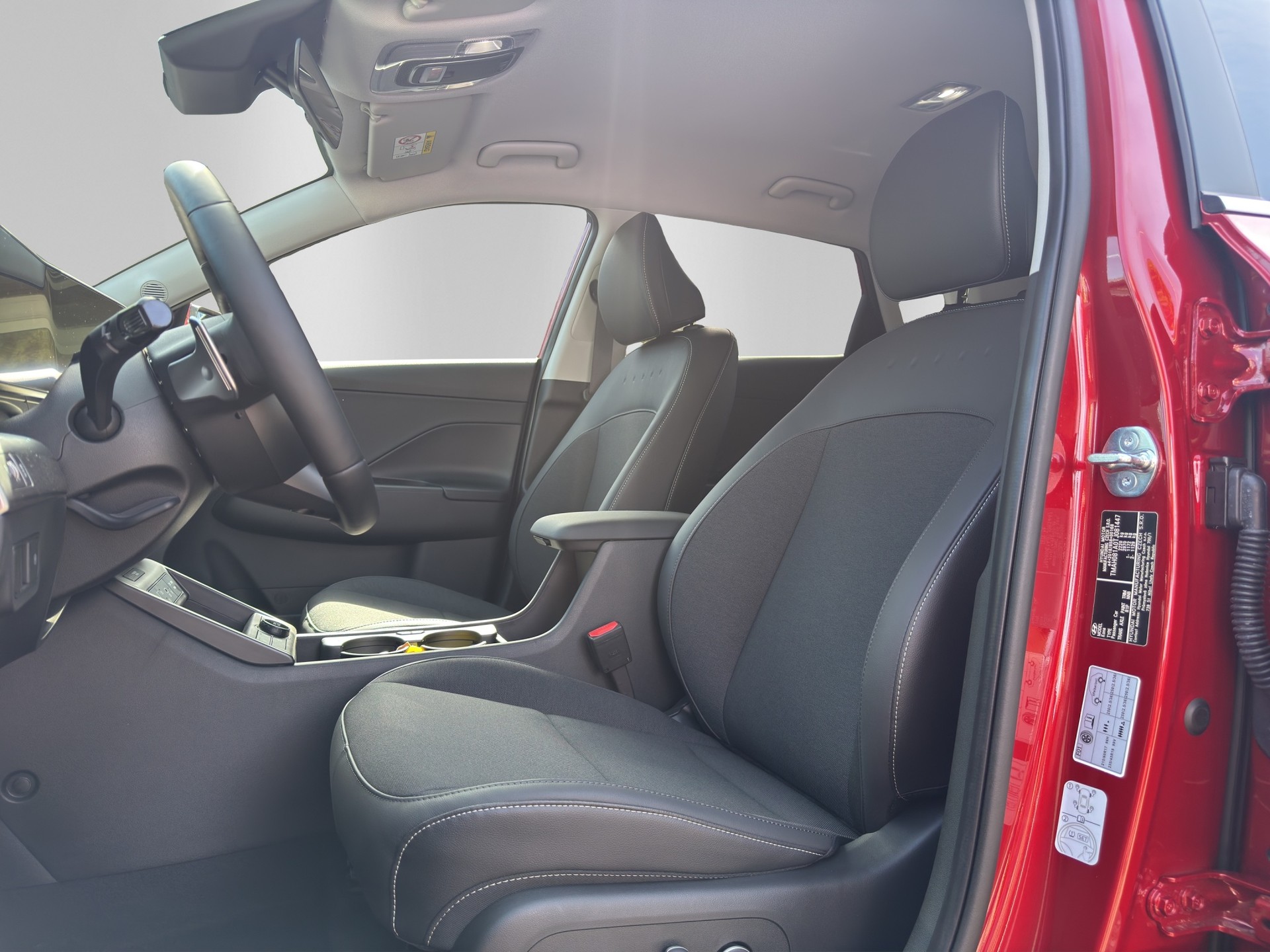 HYUNDAI Kona EV 65.4 kWh Amplia-image-11