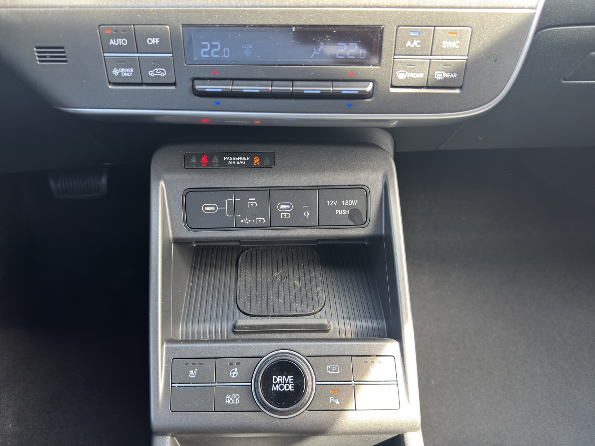 HYUNDAI Kona EV 65.4 kWh Amplia-image-18