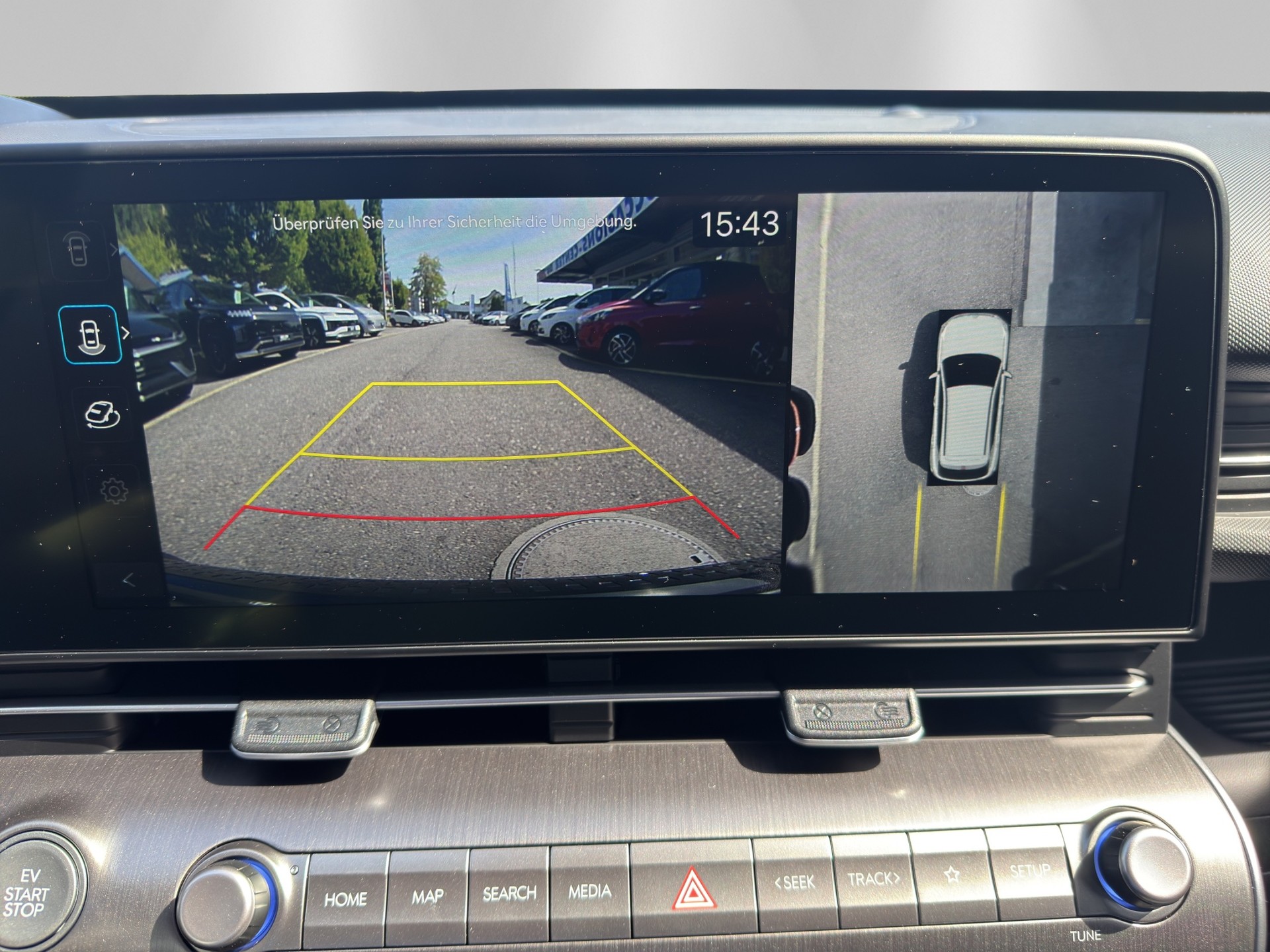 HYUNDAI Kona EV 65.4 kWh Amplia-image-16