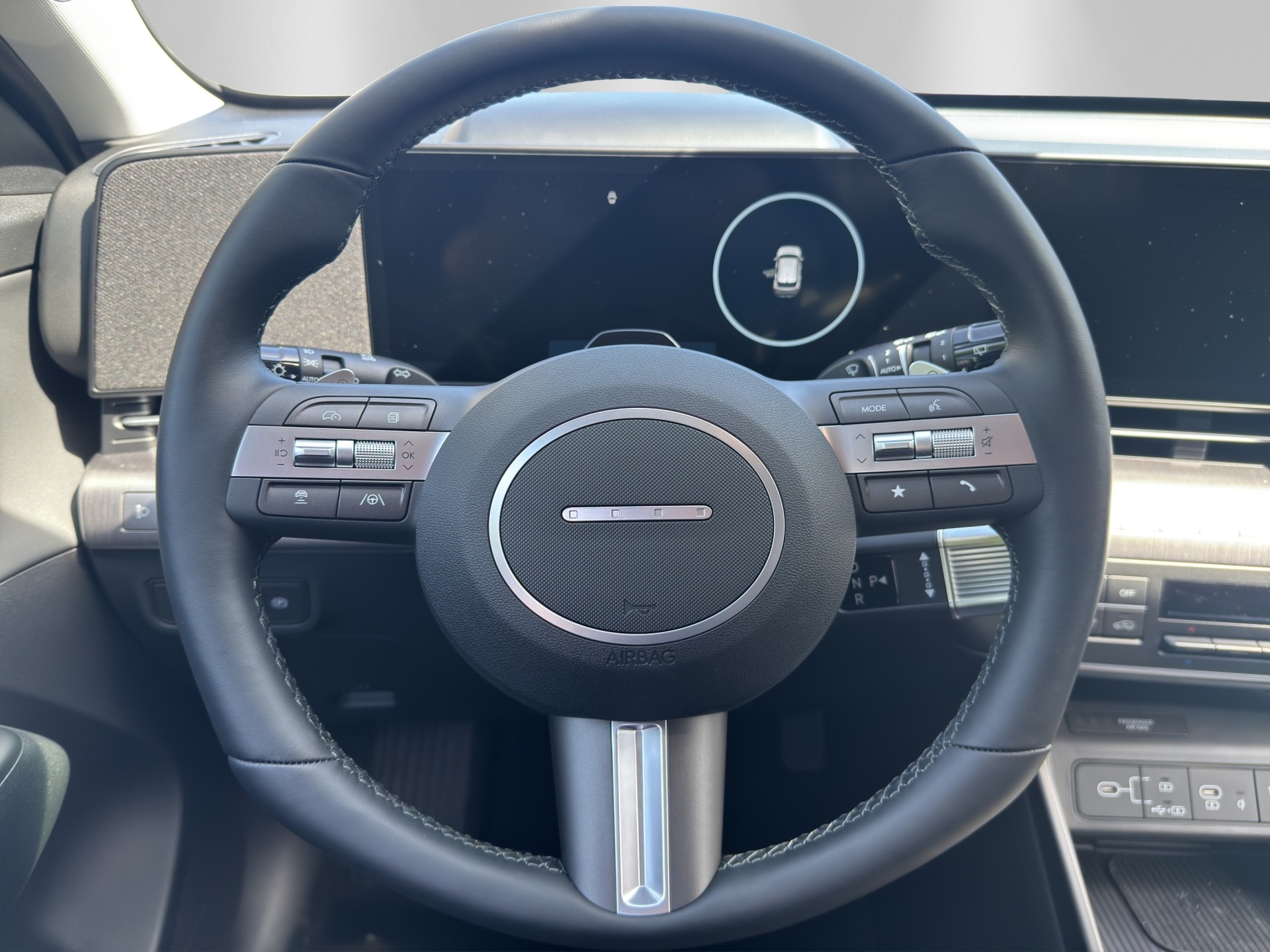 HYUNDAI Kona EV 65.4 kWh Amplia-image-14